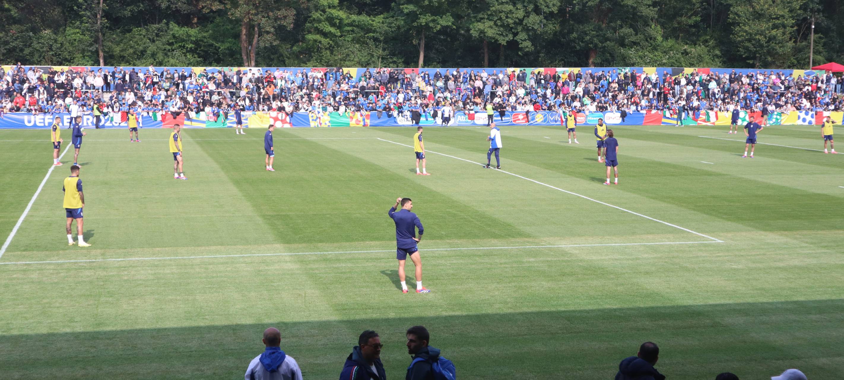 Italienische Fußball-Nationalmannschaft begeistert Fans in Iserlohn