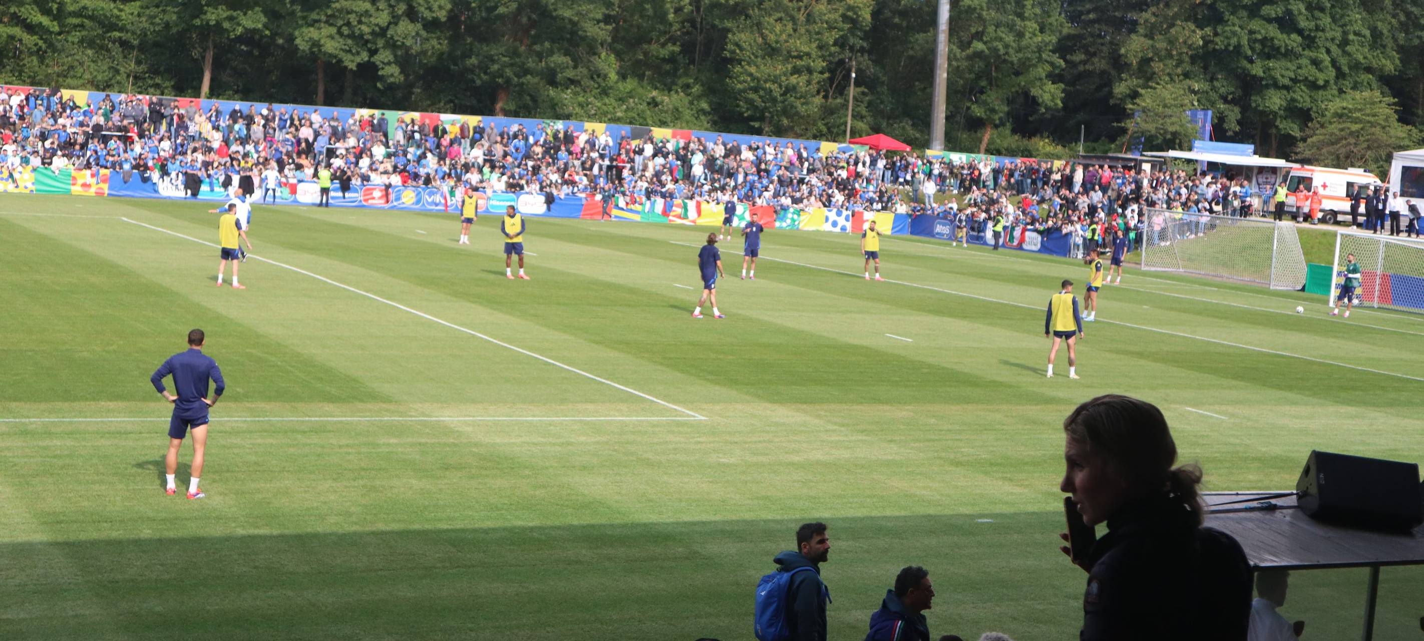 Italienische Fußball-Nationalmannschaft begeistert Fans in Iserlohn