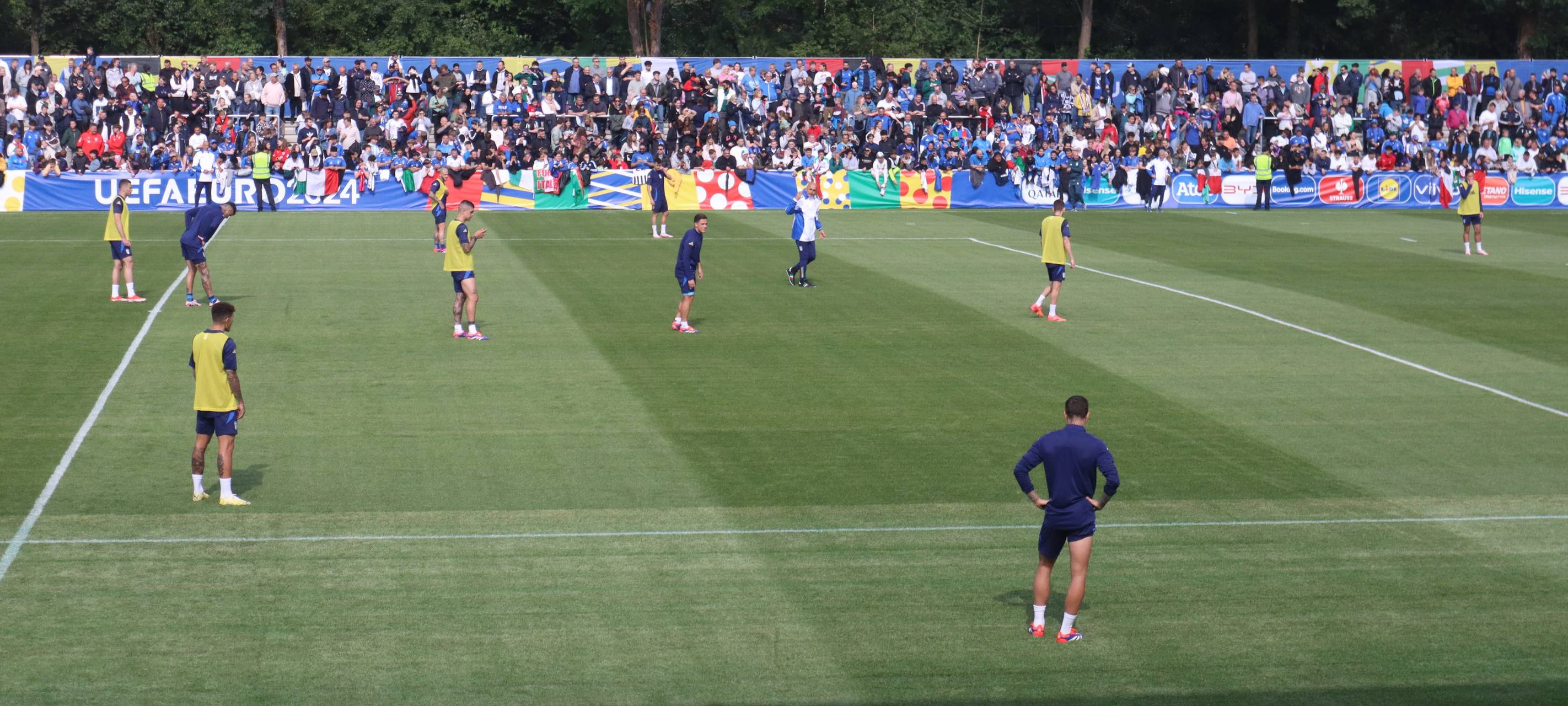 Italienische Fußball-Nationalmannschaft begeistert Fans in Iserlohn