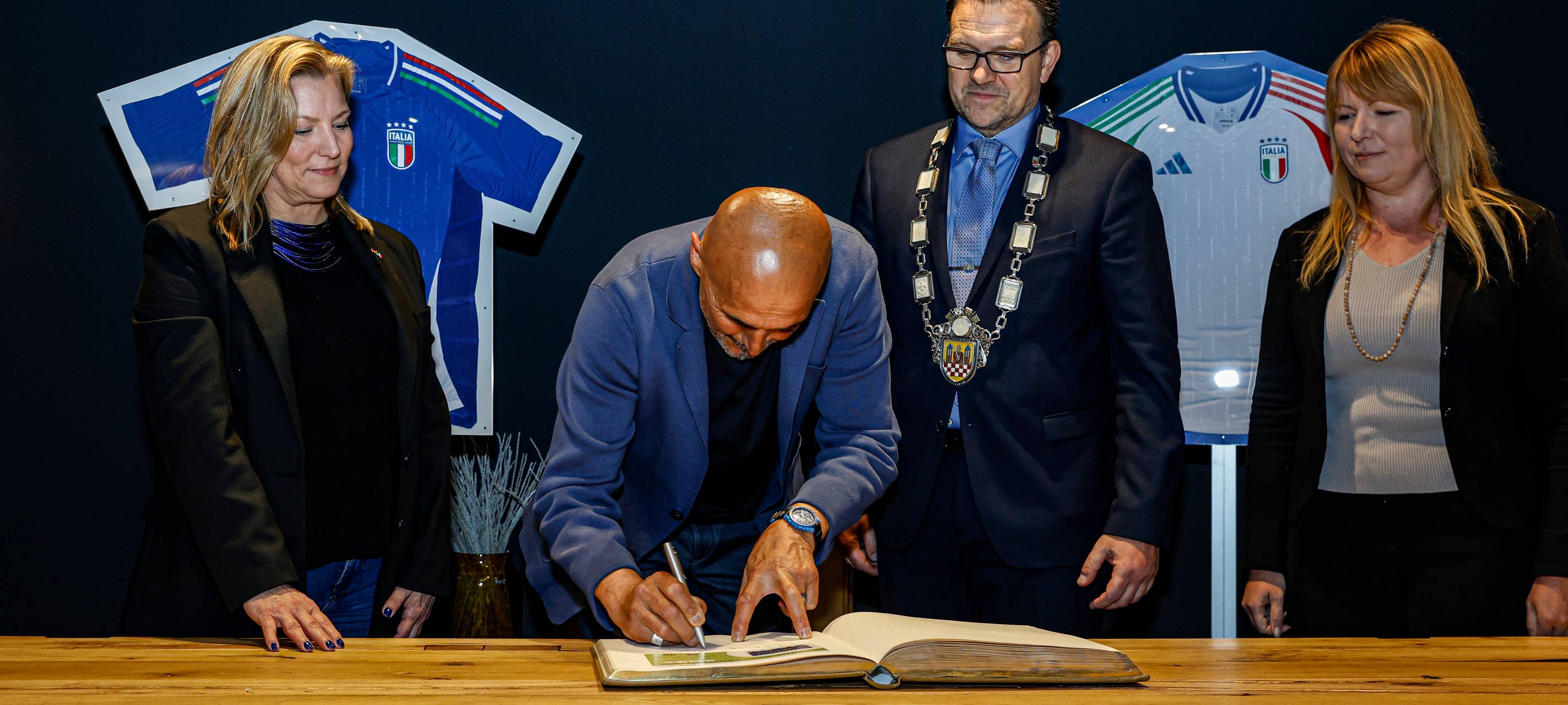 Italienische Fußball-Nationalmannschaft in Iserlohn angekommen