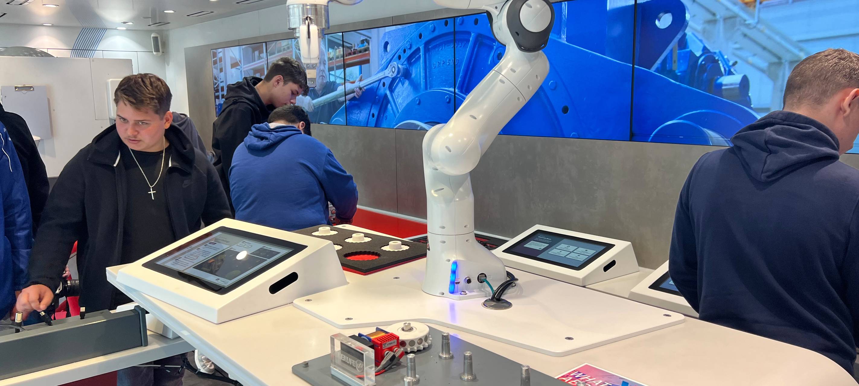 Info-Truck auf dem Lüdenscheider Sternplatz