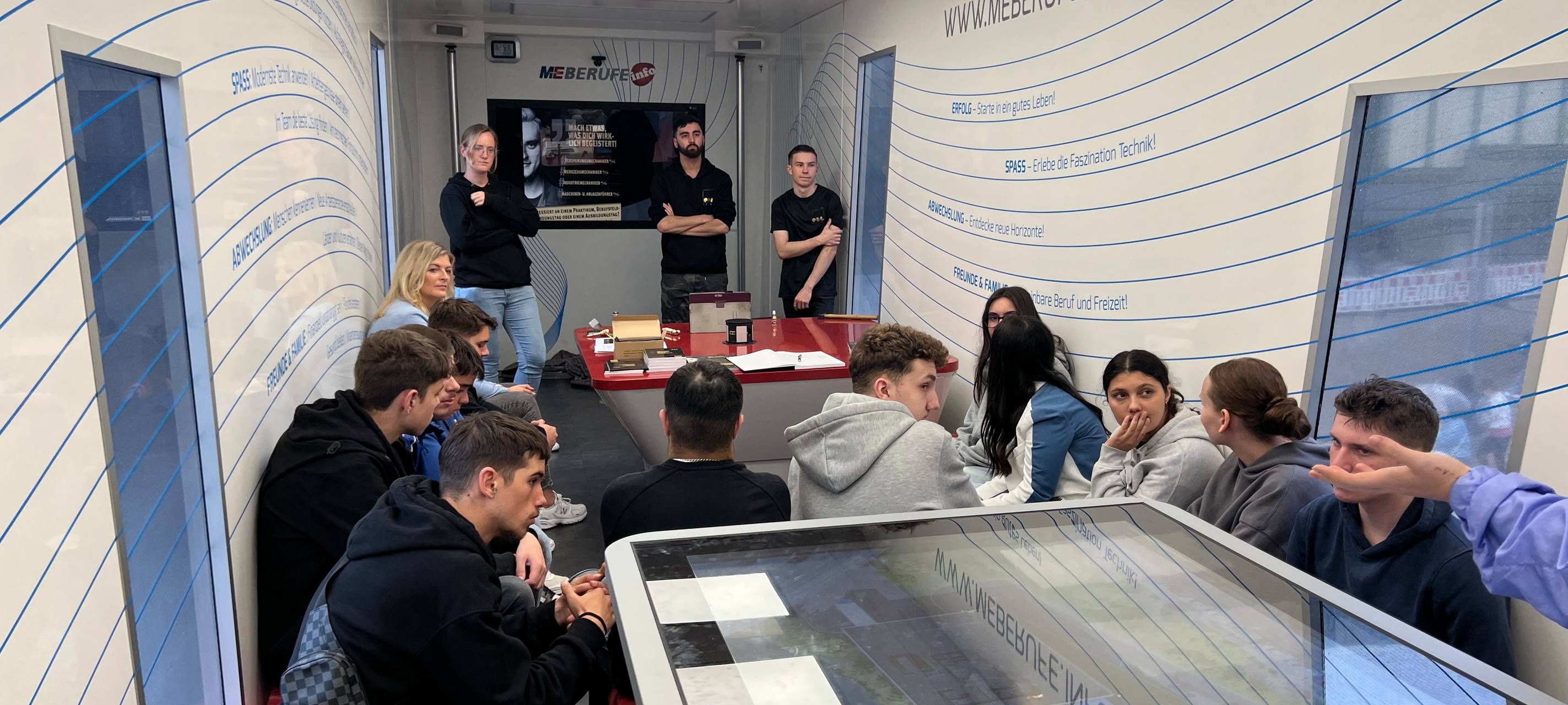 Info-Truck auf dem Lüdenscheider Sternplatz