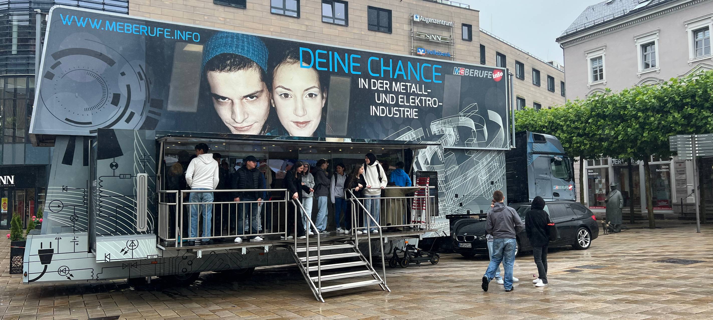 Info-Truck auf dem Lüdenscheider Sternplatz