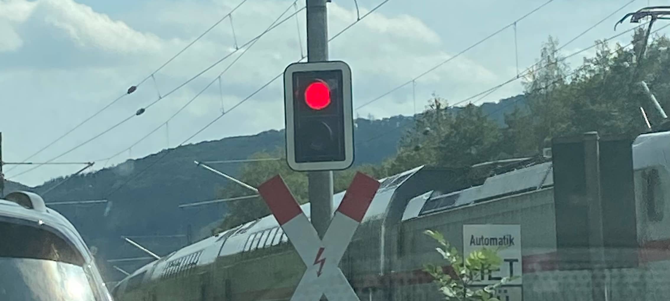 Umbau am Bahnübergang in Nachrodt-Einsal dauert länger