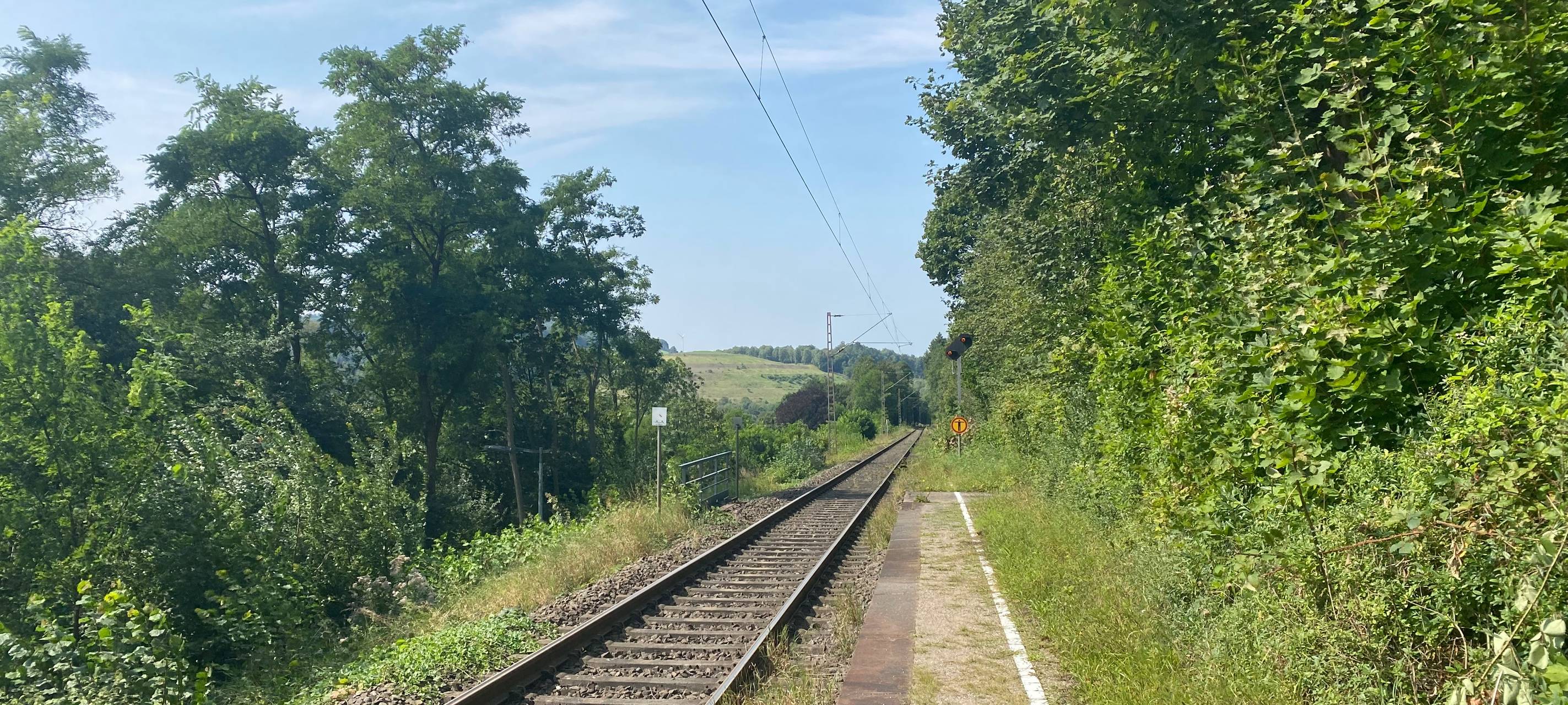 Großeinsatz in Werdohl: Frau springt auf Bahngleise
