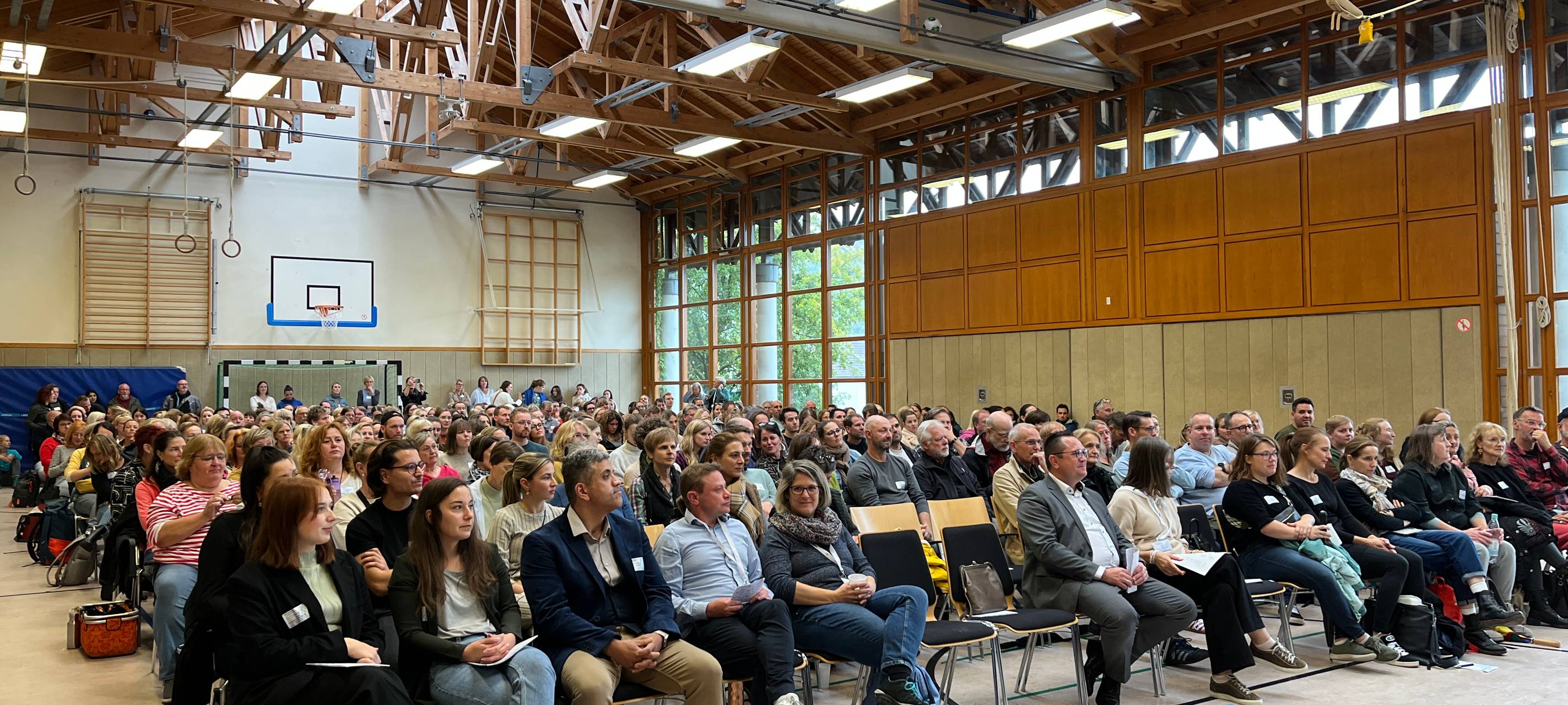 Über 300 Mitarbeiterinnen und Mitarbeiter der Förderschulen nahmen an der Veranstaltung und den spannenden Workshops teil.