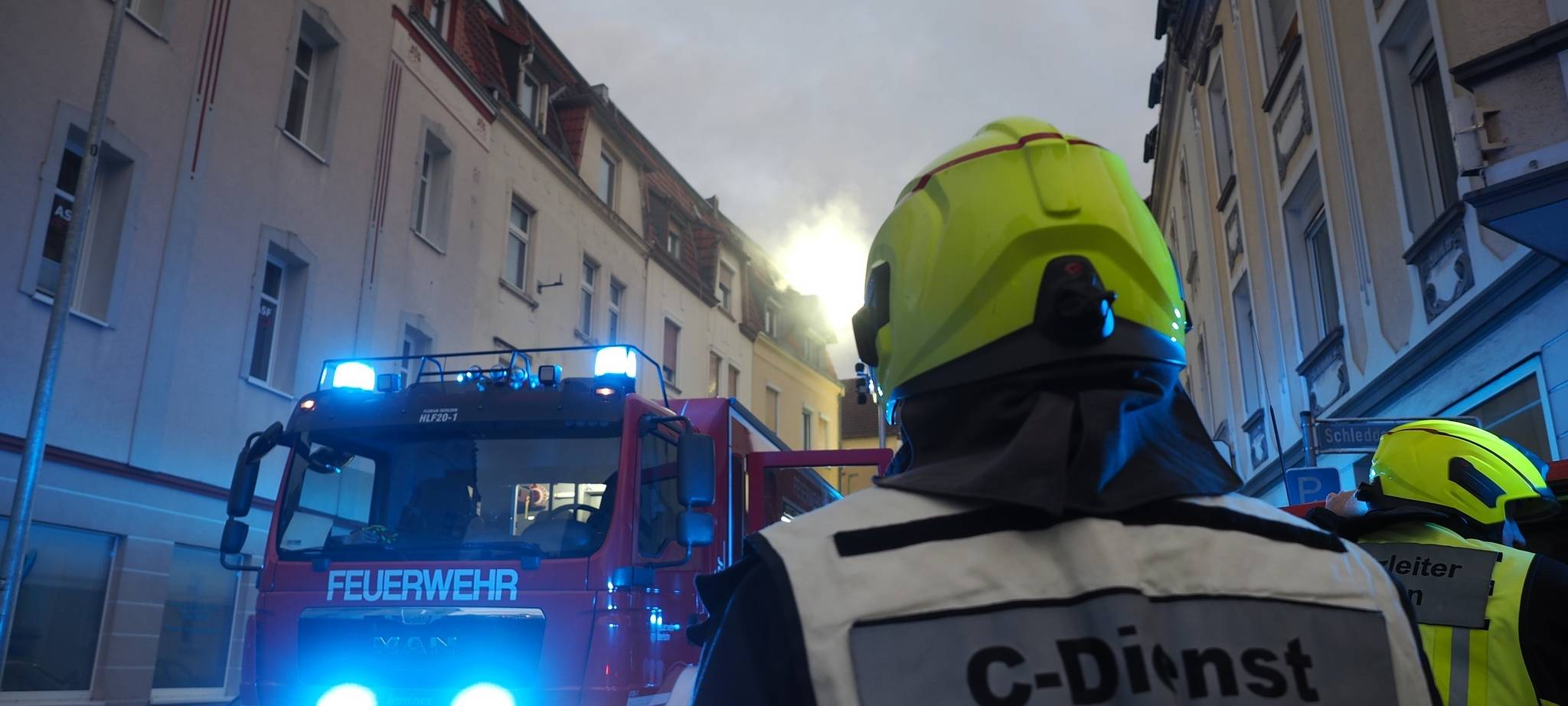 Wohnungsbrand in Mehrfamilienhaus in Iserlohn: Zwei Personen gerettet