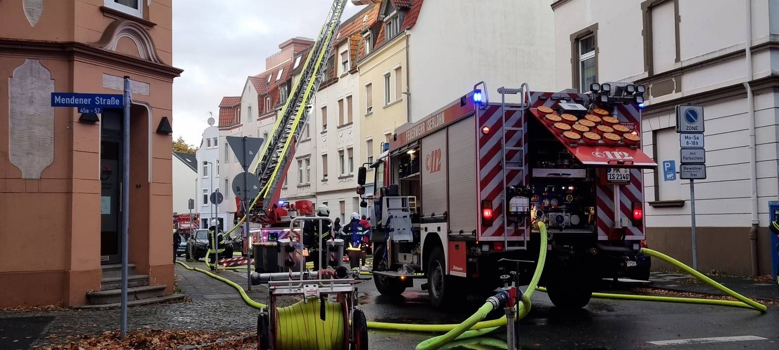 Wohnungsbrand in Mehrfamilienhaus in Iserlohn: Zwei Personen gerettet
