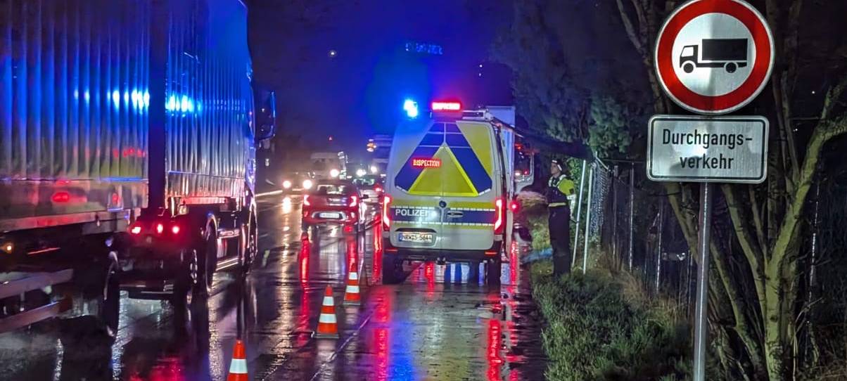 Polizei kontrolliert Schwertransporte in Lüdenscheid