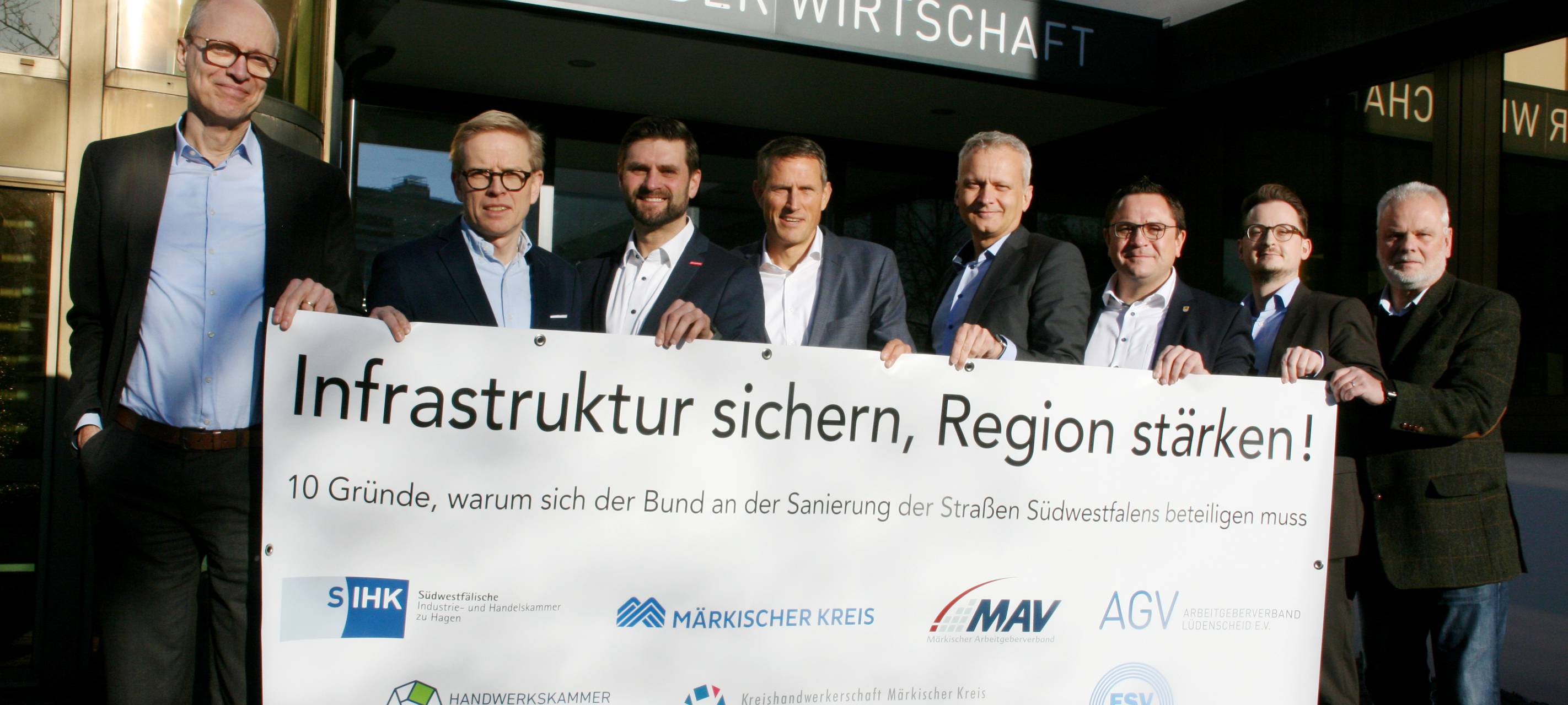 Dr. Andreas Weber (Märkische Arbeitgeberverband e. V.), Christian Lepping (AGV Lüdenscheid), Hendrik Schmitt (Handwerkskammer Südwestfalen, Christian von der Crone (Eisendraht- und Stahldraht Vereinigung e. V.), Dr. Ralf Geruschkat (SIHK zu Hagen), Marco Voge (Märkischer Kreis, Stefan Nickel und Claus Hegewald (SIHK)