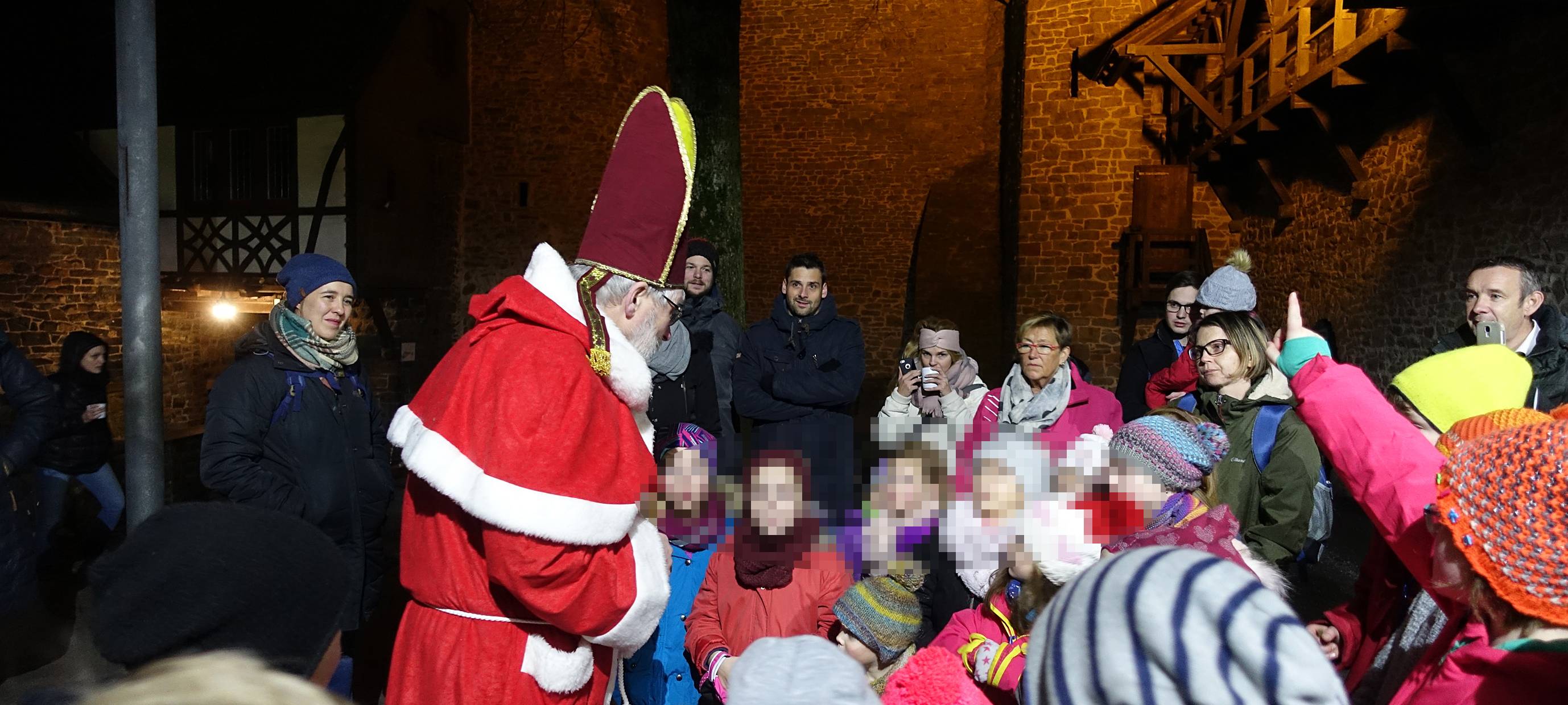 Lichterführung um die Burg Altena