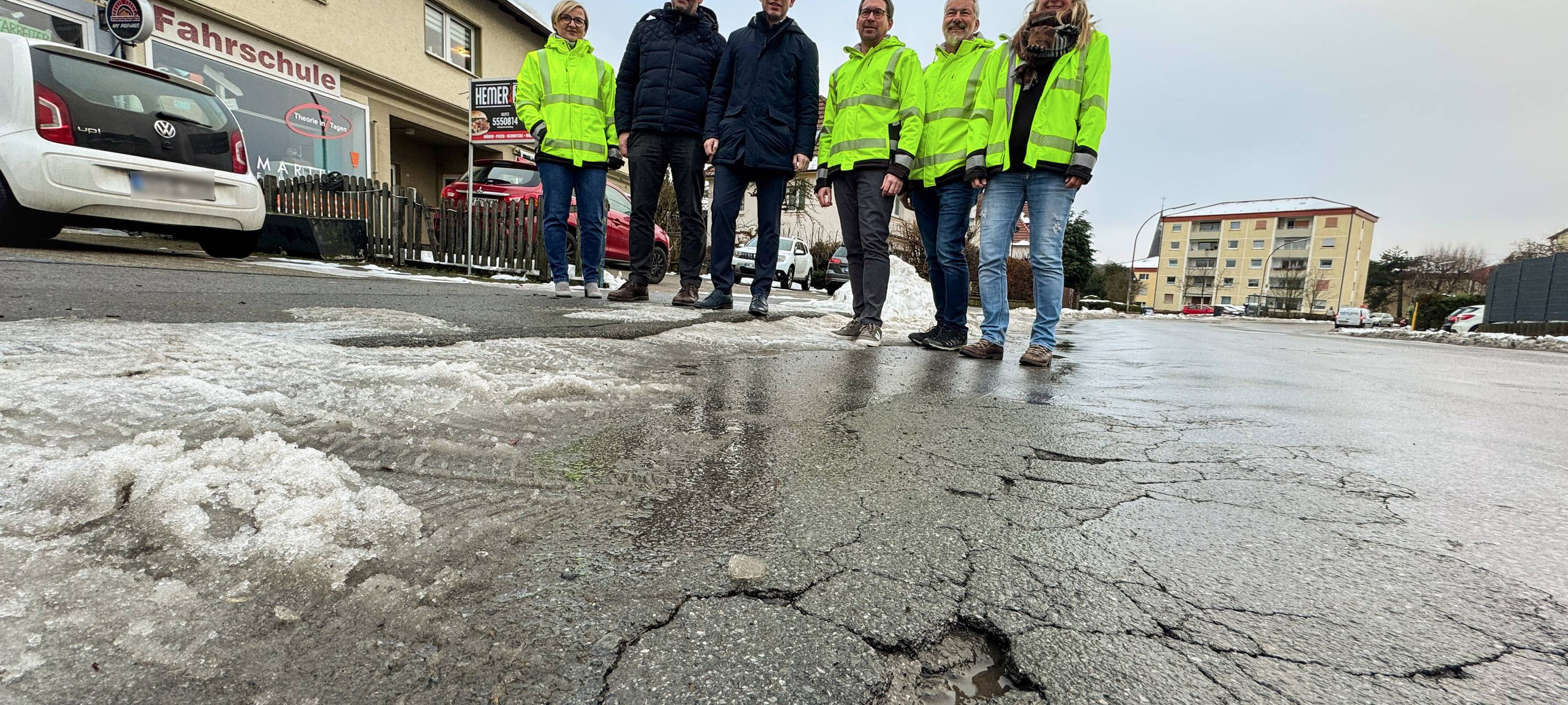 Die Stadt Hemer stellte Details zur Großbaustelle Zeppelinstraße/Pestalozzistraße vor (v.l.): Beate Schmid, Sven Köser, BM Christian Schweitzer, Tobias Fälker, Michael Schriever und Astrid Hanzen.