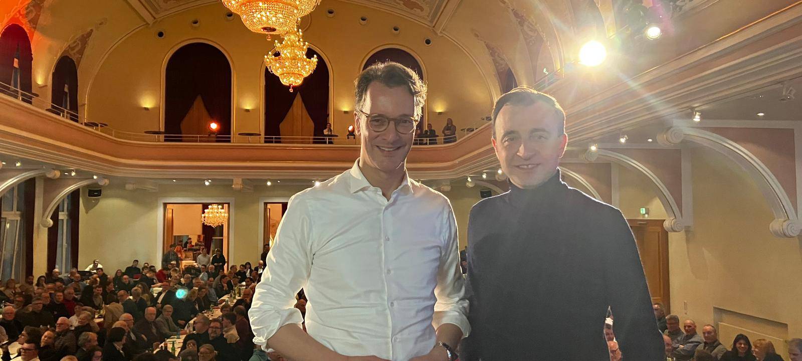 NRW Ministerpräsident Hendrik Wüst bei der "Lokalrunde" in Iserlohn