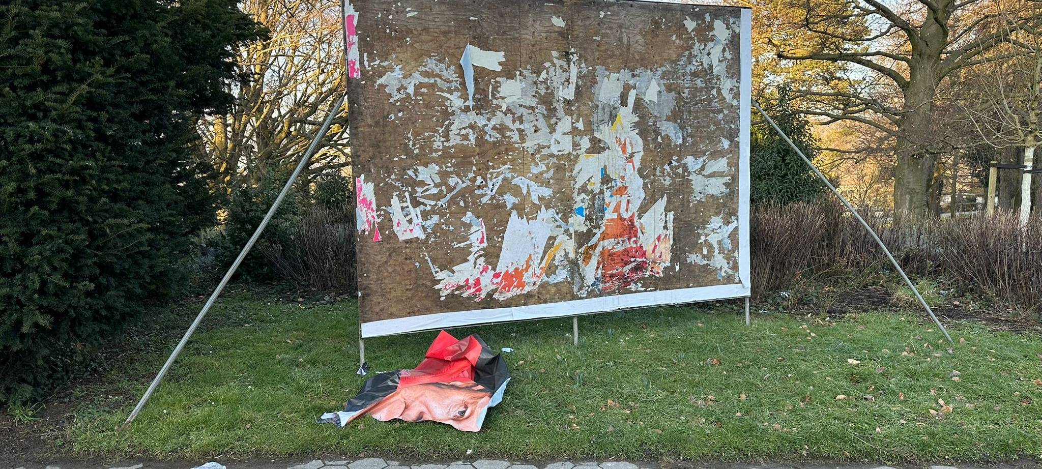 Symbolfoto: Beschädigte Wahlplakate