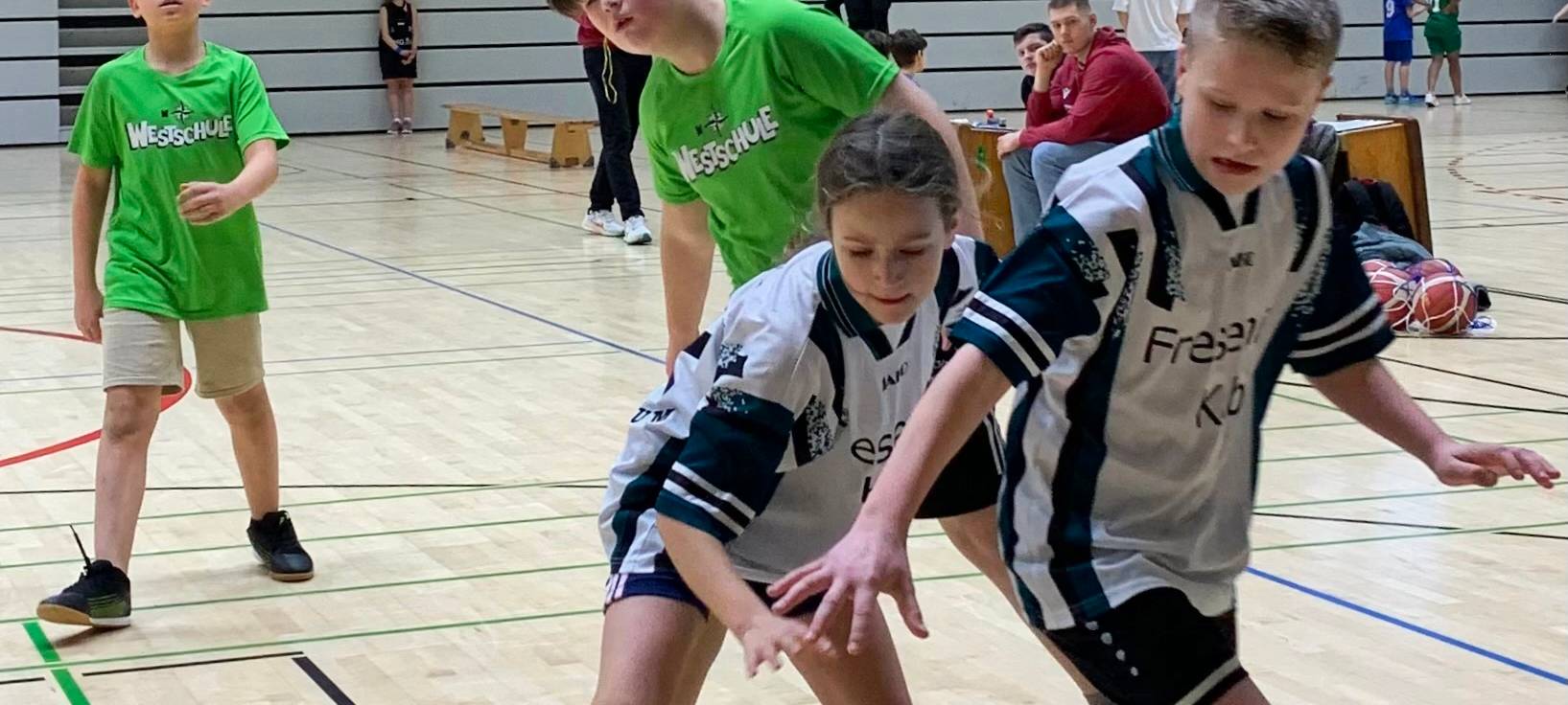 Korb auf Korb bei der Basketball-Kreismeisterschaft