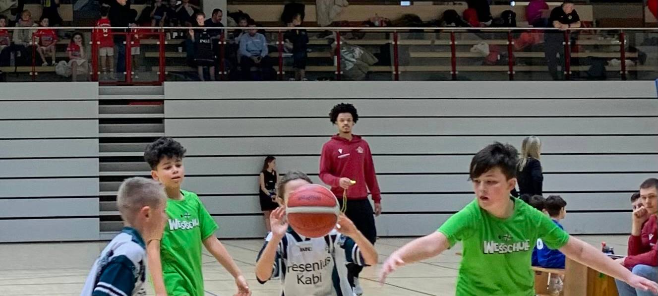 Korb auf Korb bei der Basketball-Kreismeisterschaft