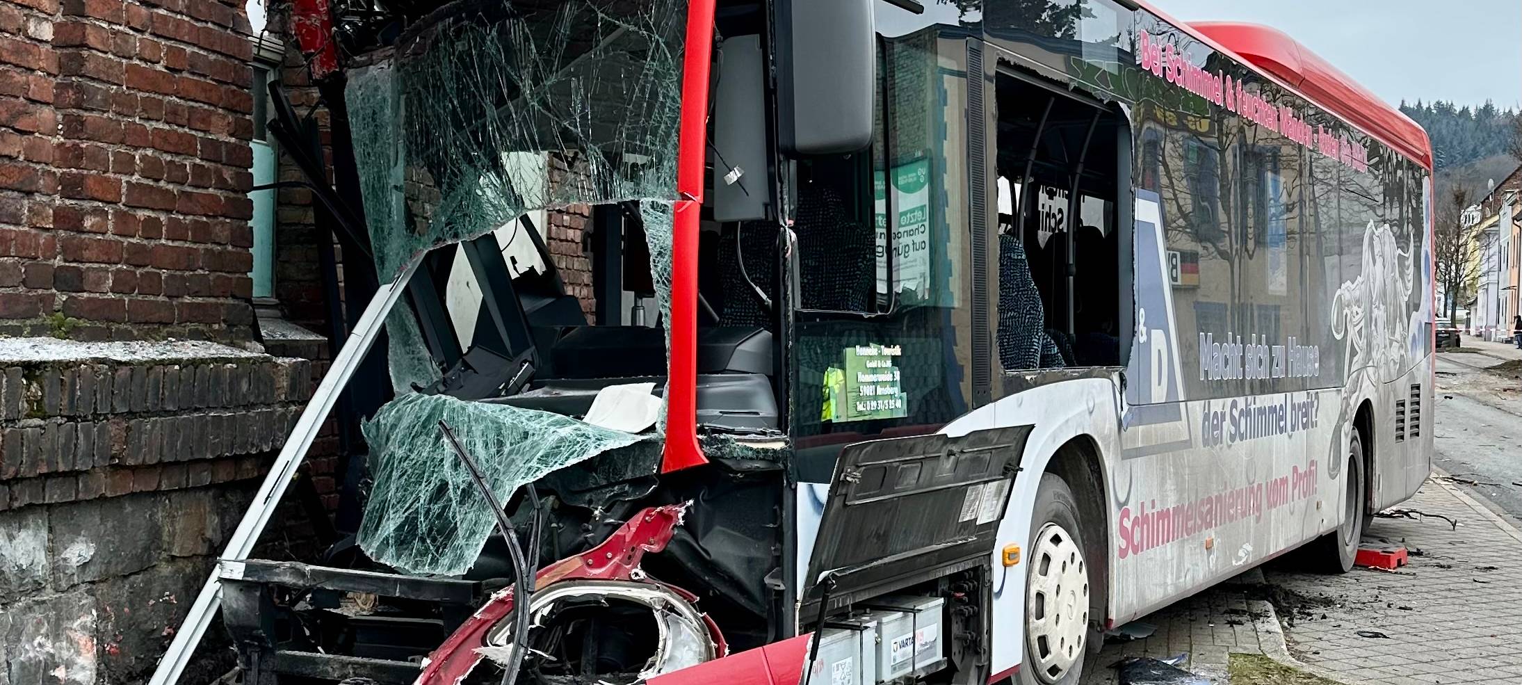 Ursache für Busunglück in Hemer noch unklar