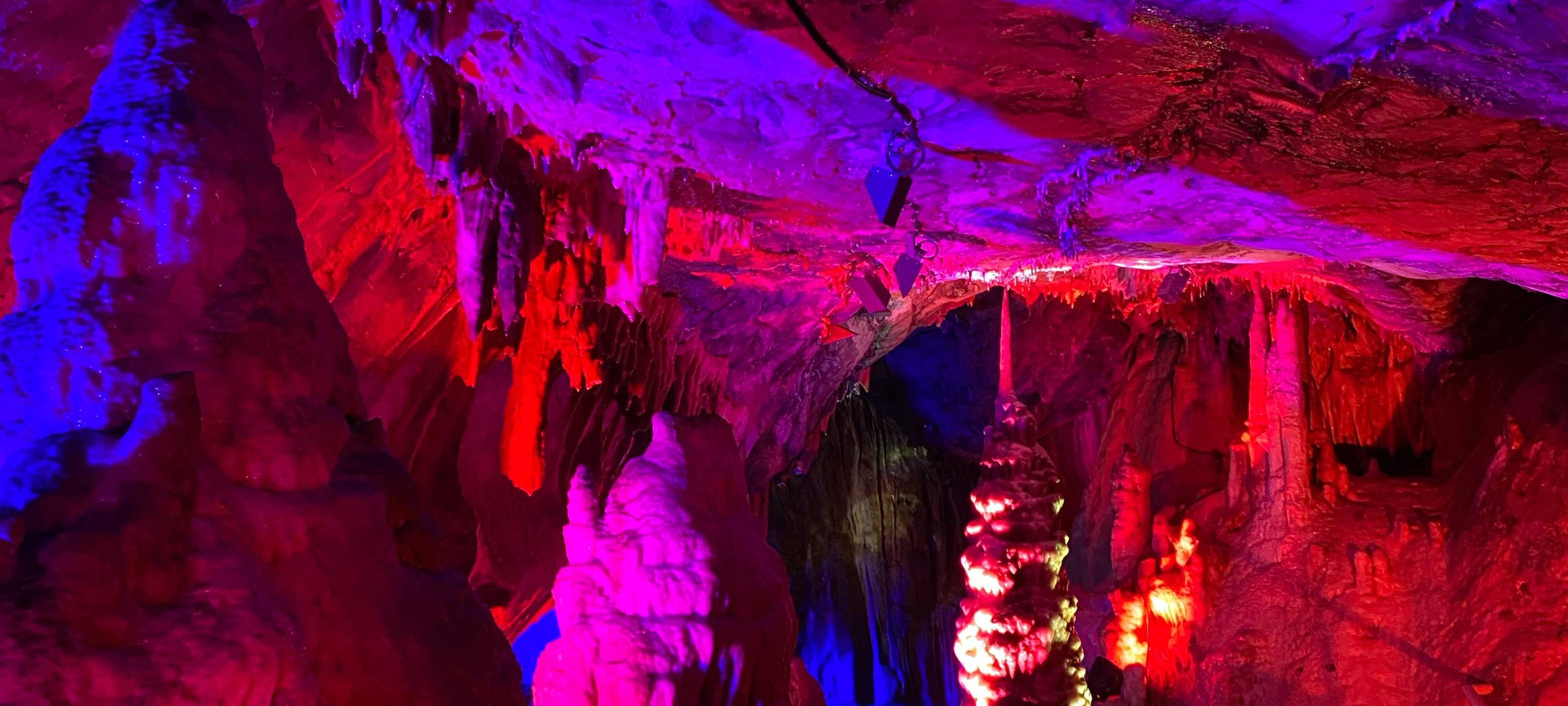 Höhlenlichter in der Iserlohner Dechenhöhle