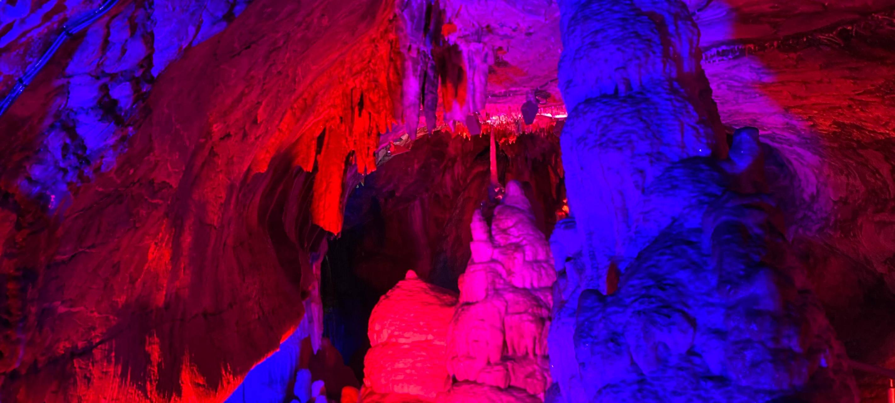 Höhlenlichter in der Iserlohner Dechenhöhle