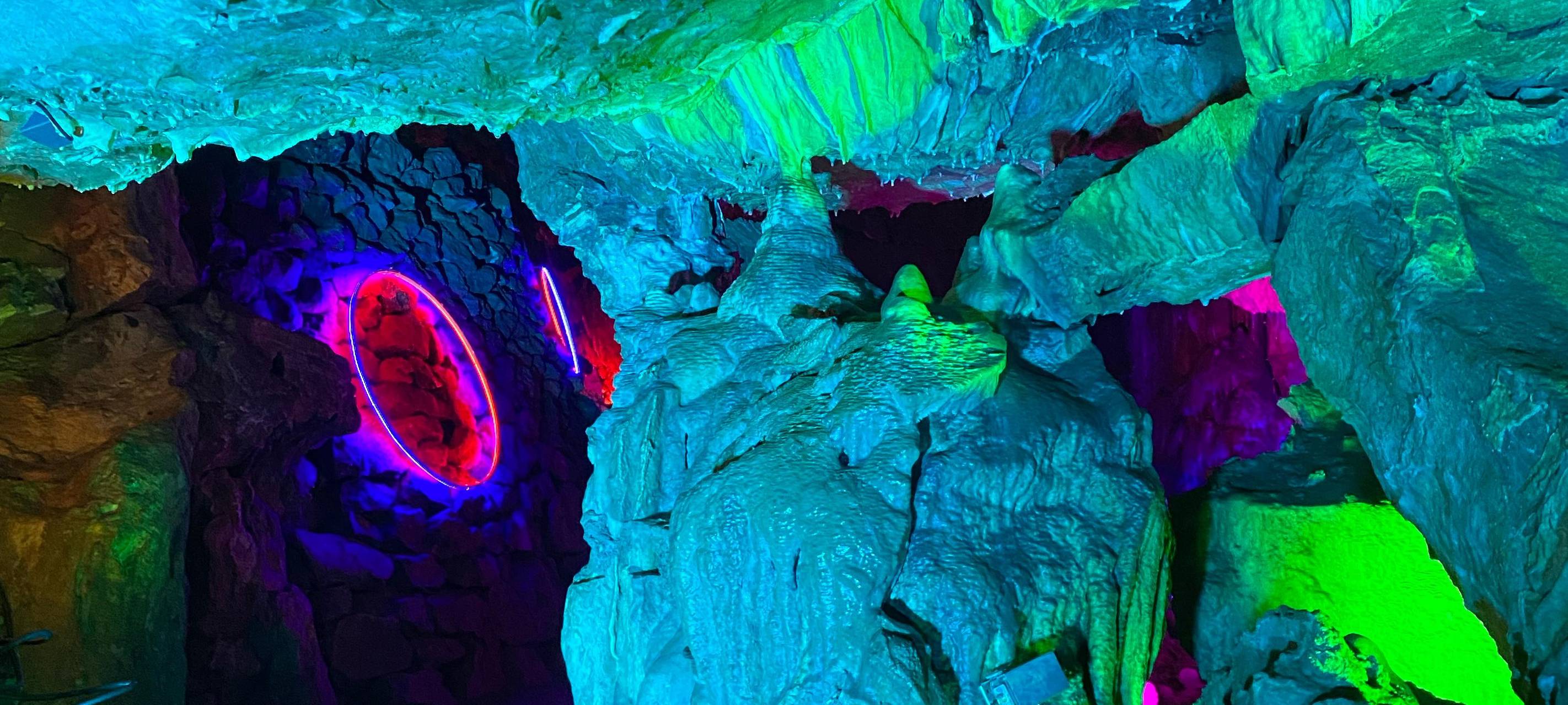 Höhlenlichter in der Iserlohner Dechenhöhle