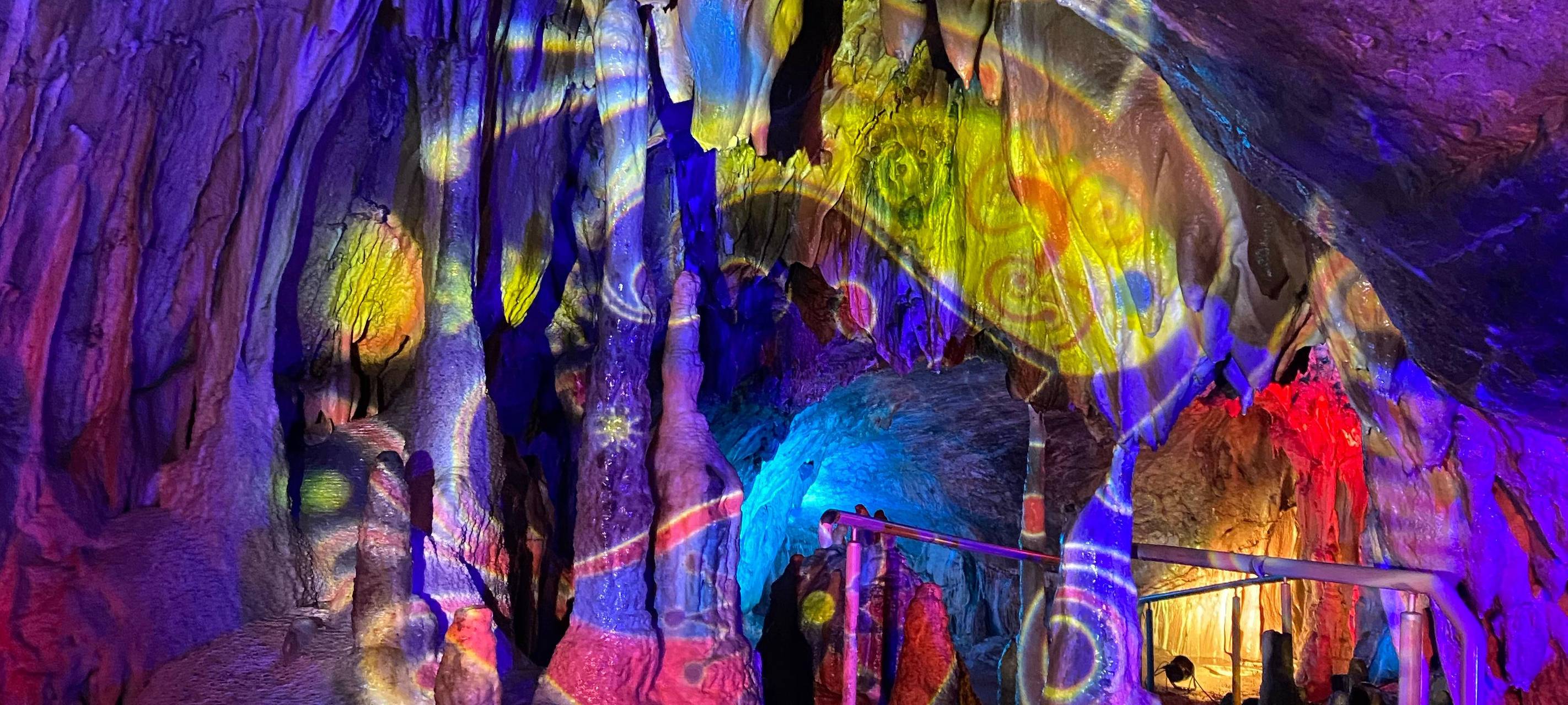 Höhlenlichter in der Iserlohner Dechenhöhle