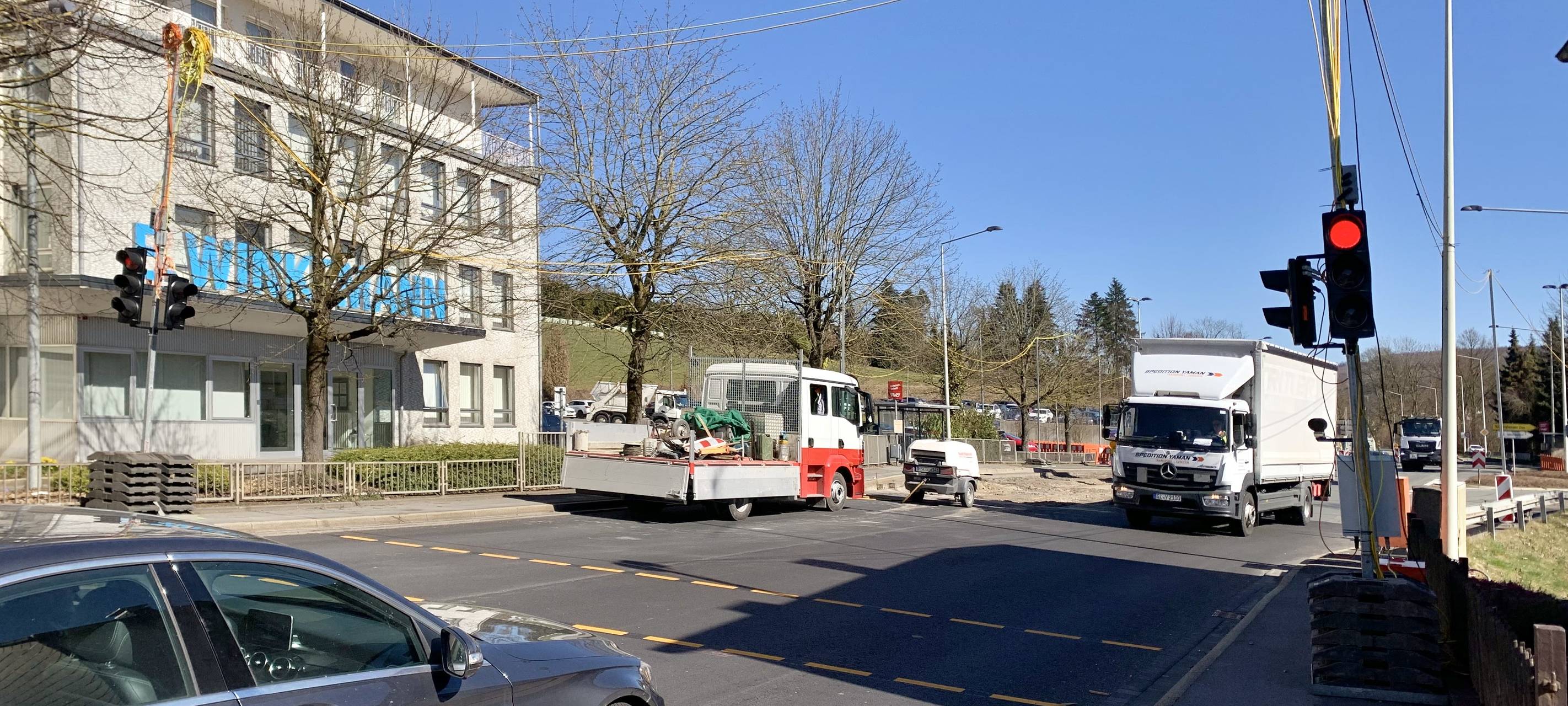 Autofahrer-Frust vor Baustellenampel in Plettenberg