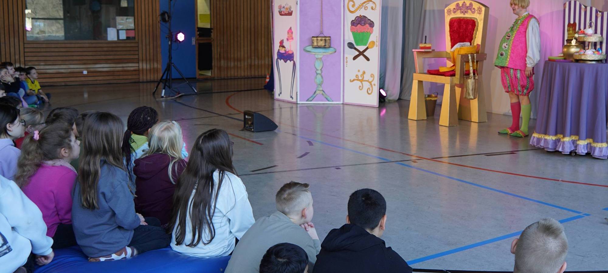 Saatschule: Theater gegen Rassismus