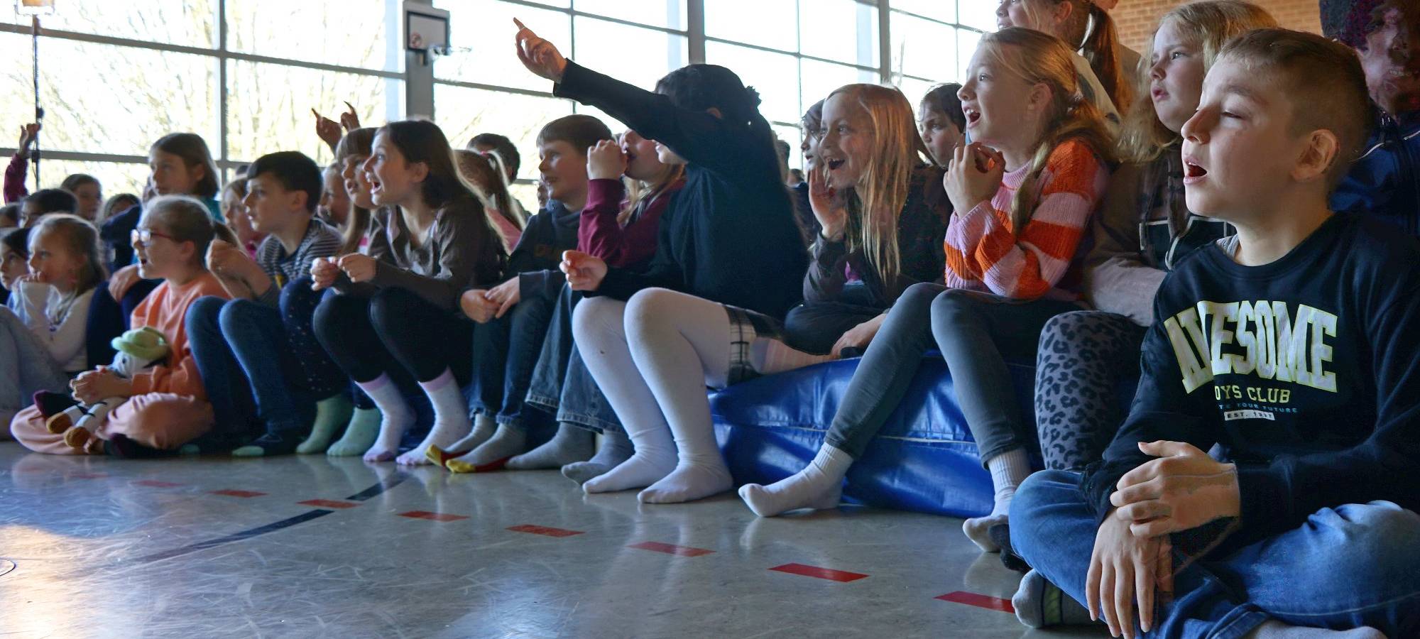 Saatschule: Theater gegen Rassismus
