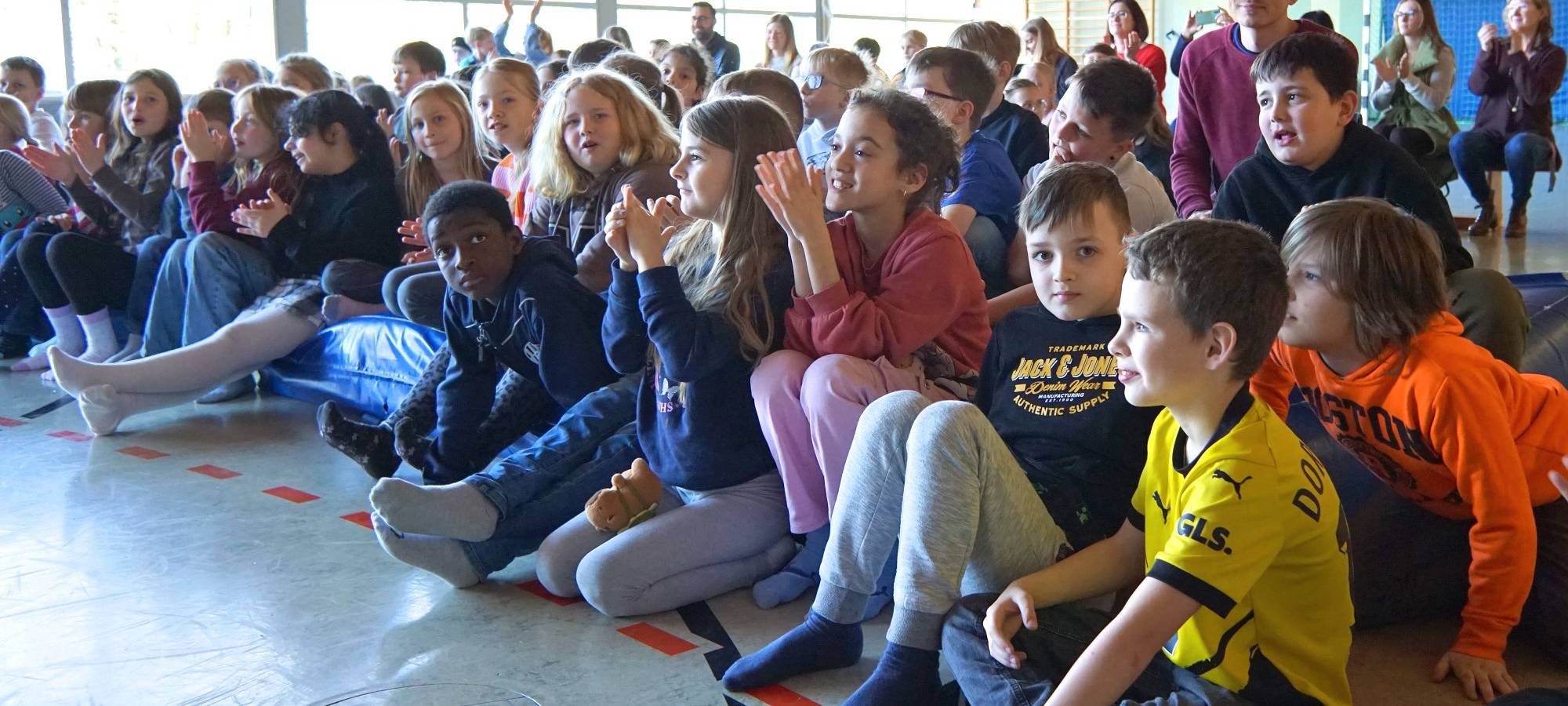 Saatschule: Theater gegen Rassismus