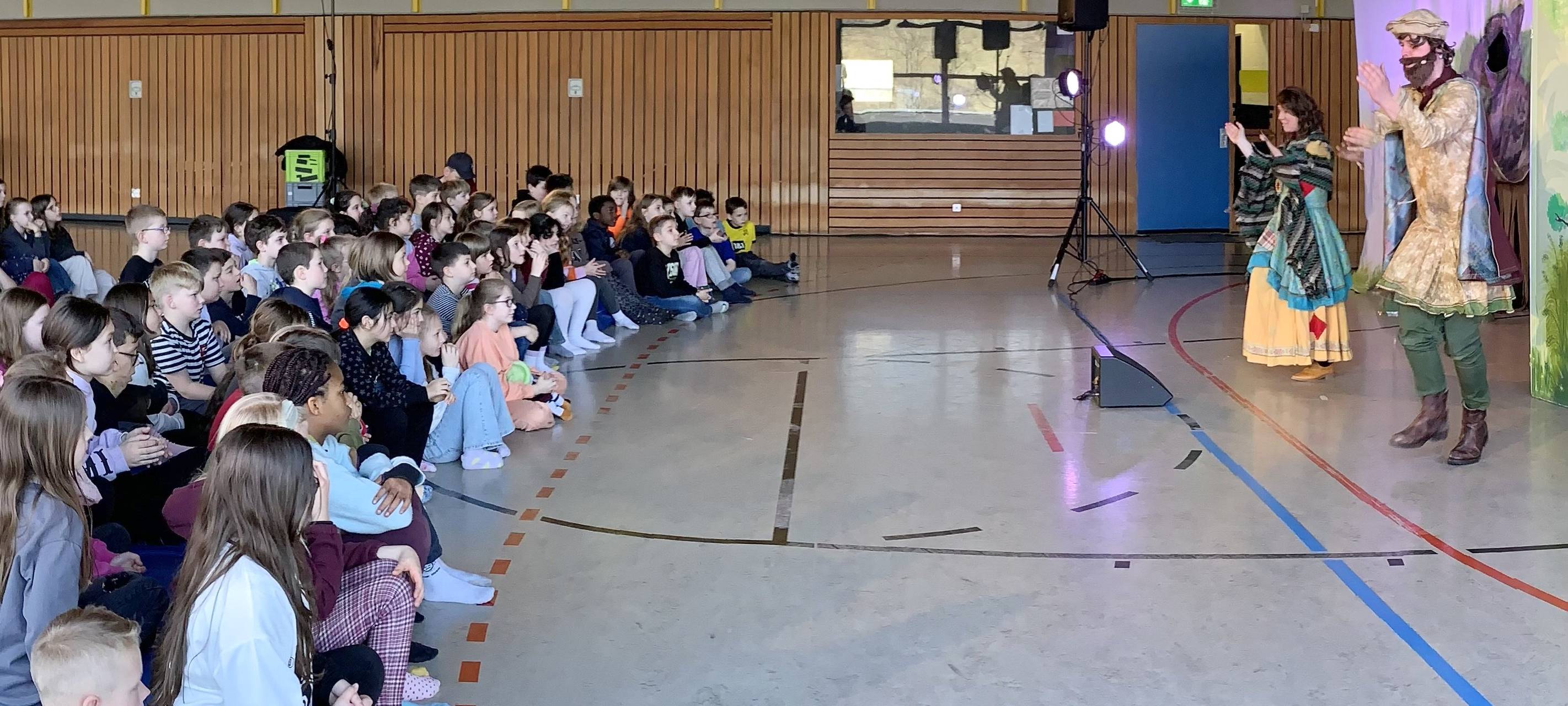 Saatschule: Theater gegen Rassismus