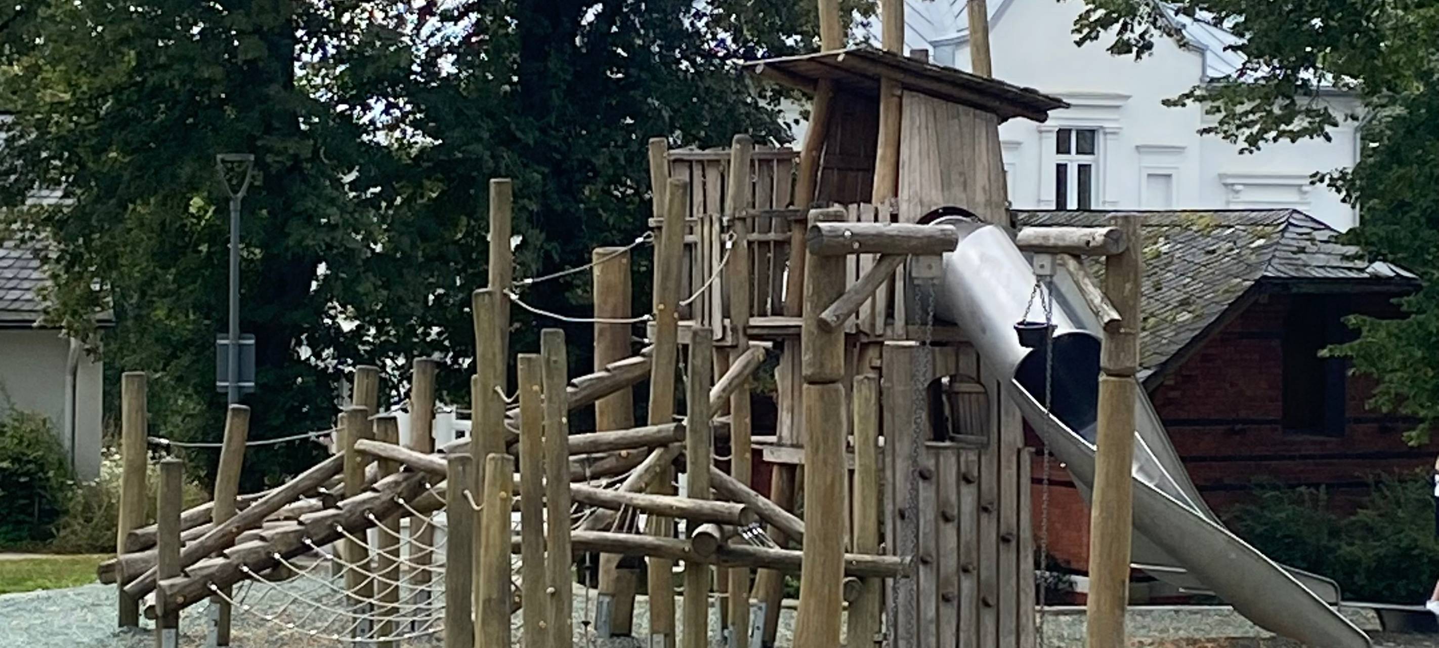 Wende im Spielplatz-Streit: Iserlohn baut Rutsche wieder auf!