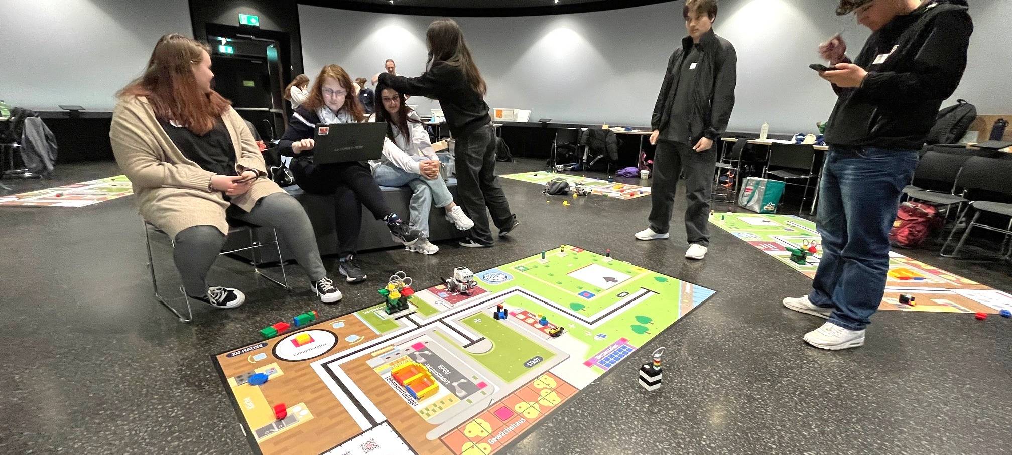 Roboterwettbewerb und 10 Jahre Technikzentrum