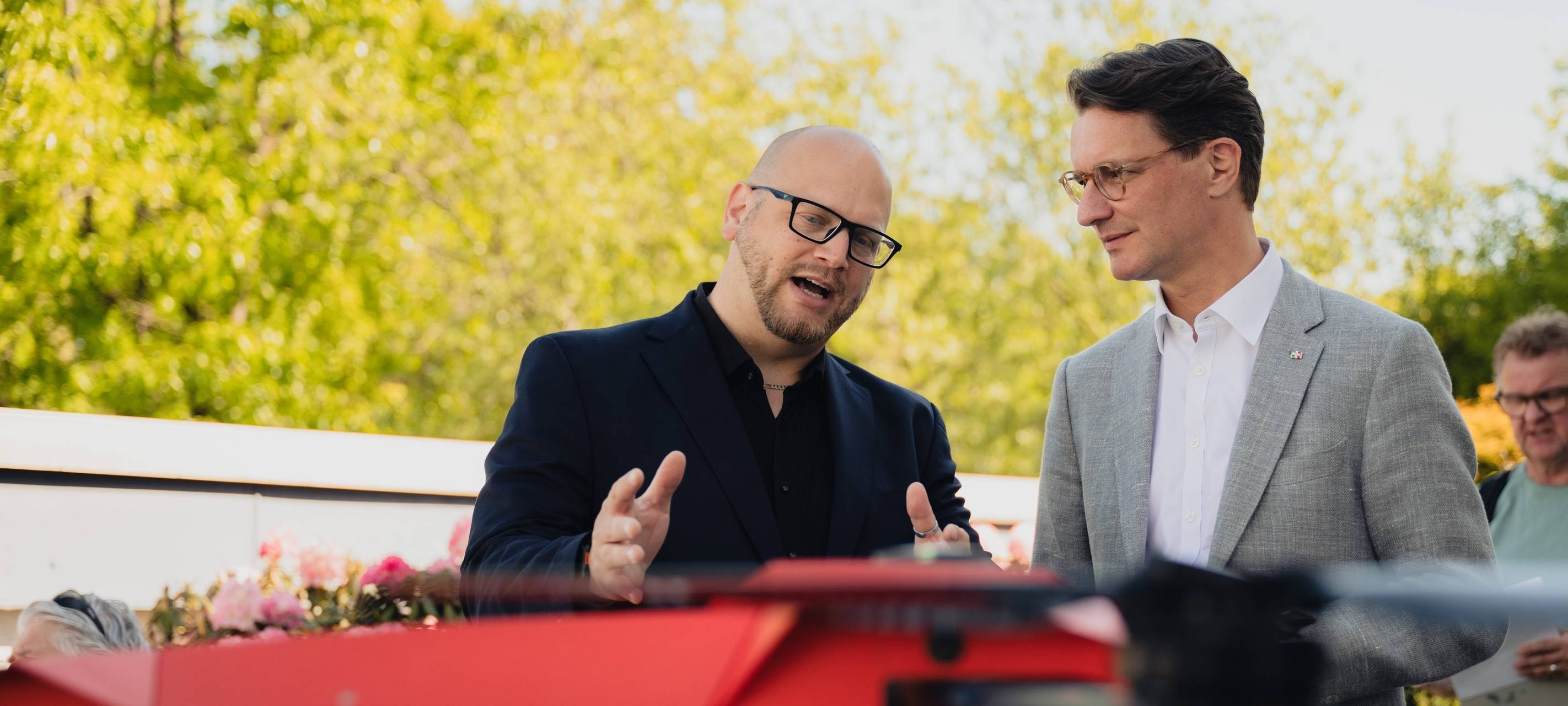 NRW-Ministerpräsident Wüst besucht Drohnenpionier Morpheus Logistik in Lüdenscheid. Hier mit CEO Norman Koerschulte.