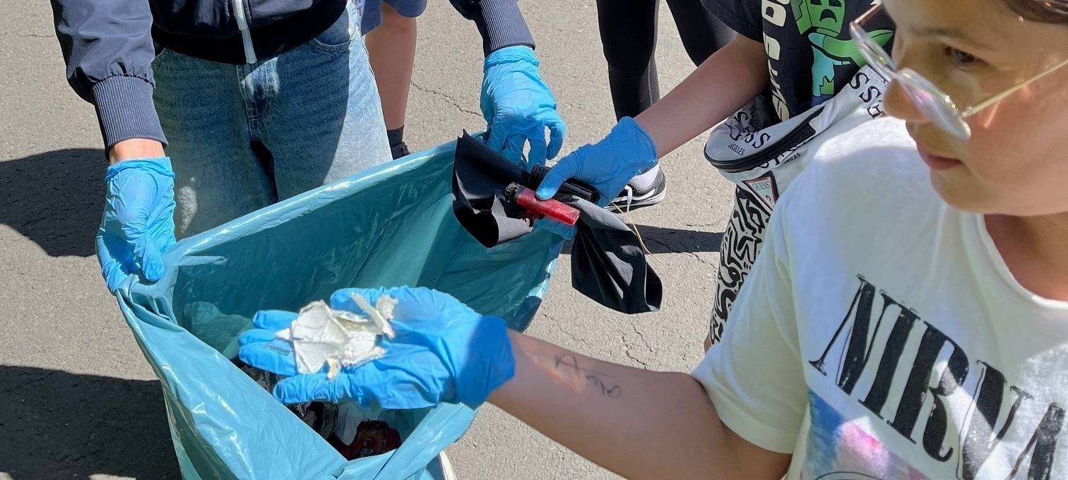Schüler sammeln säckeweise Müll in Plettenberg