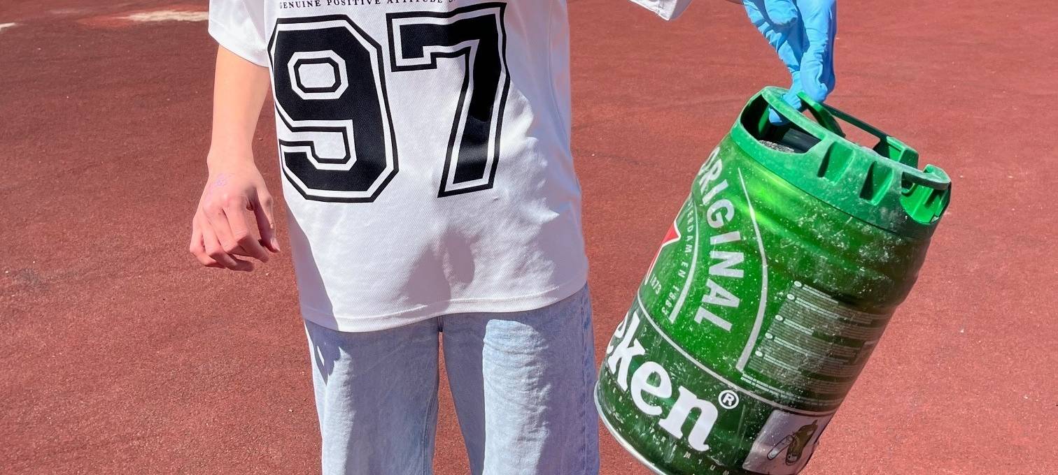 Schüler sammeln säckeweise Müll in Plettenberg