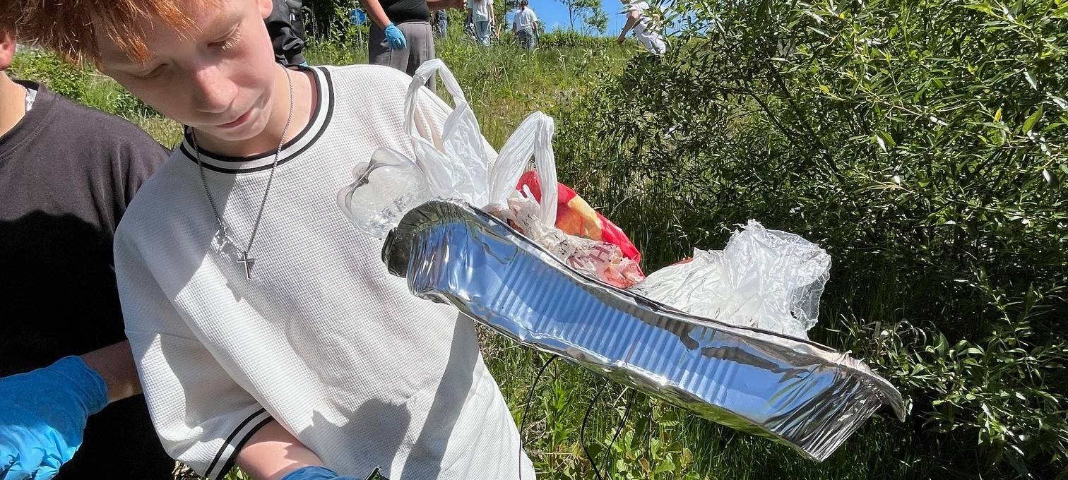 Schüler sammeln säckeweise Müll in Plettenberg