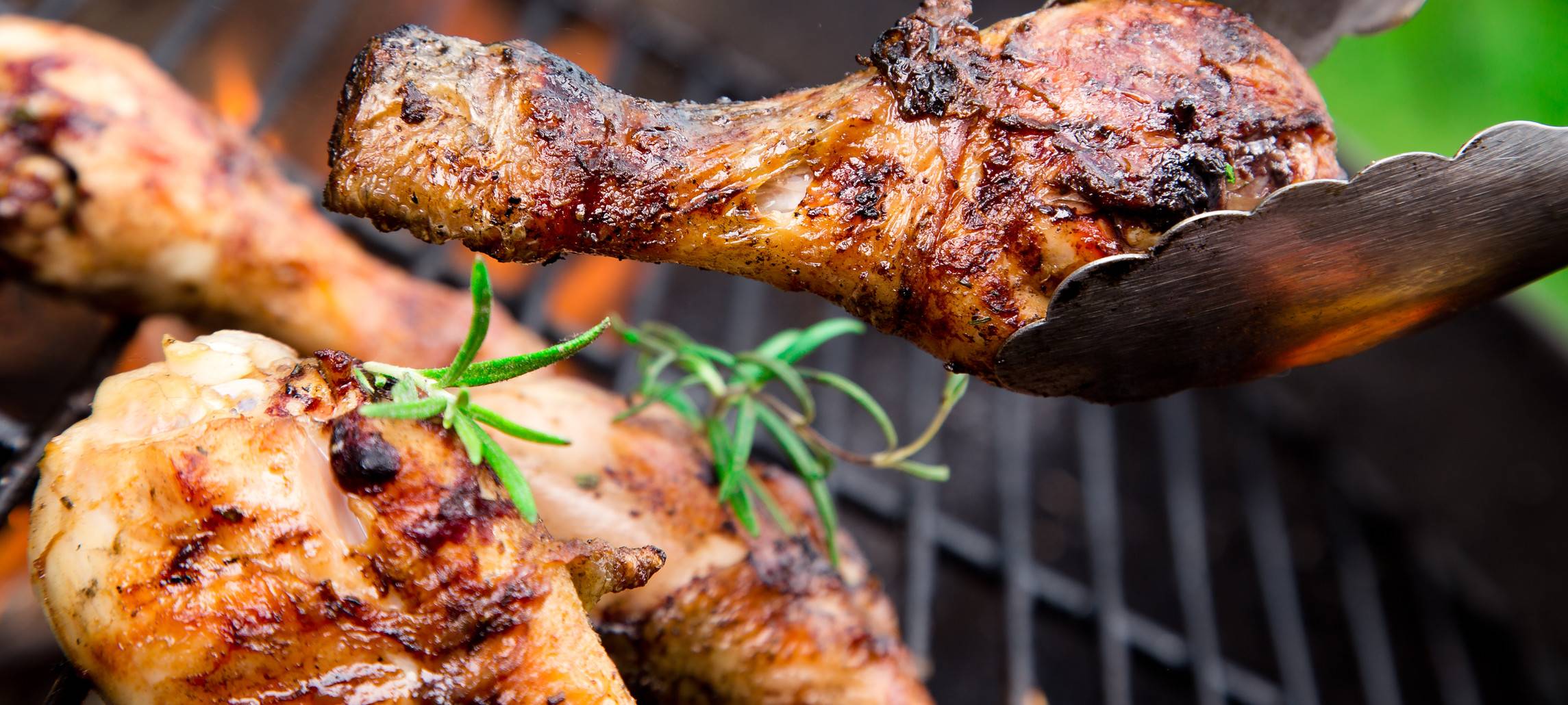 AOK warnt vor Infektionen durch Grillfleisch