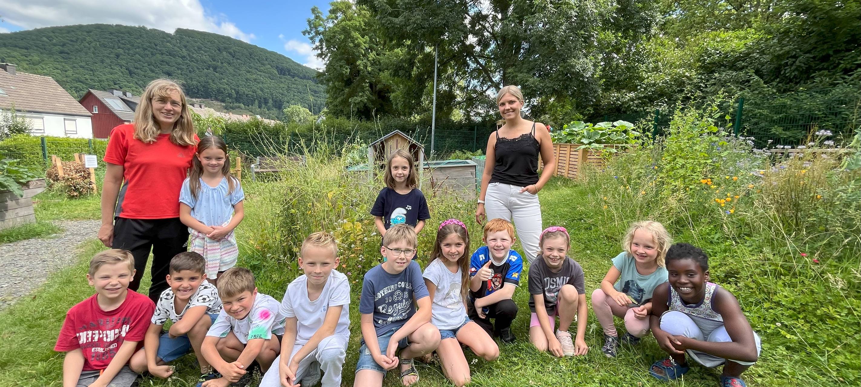 Kleine Gärtner lieben Bienen und: Kirschen