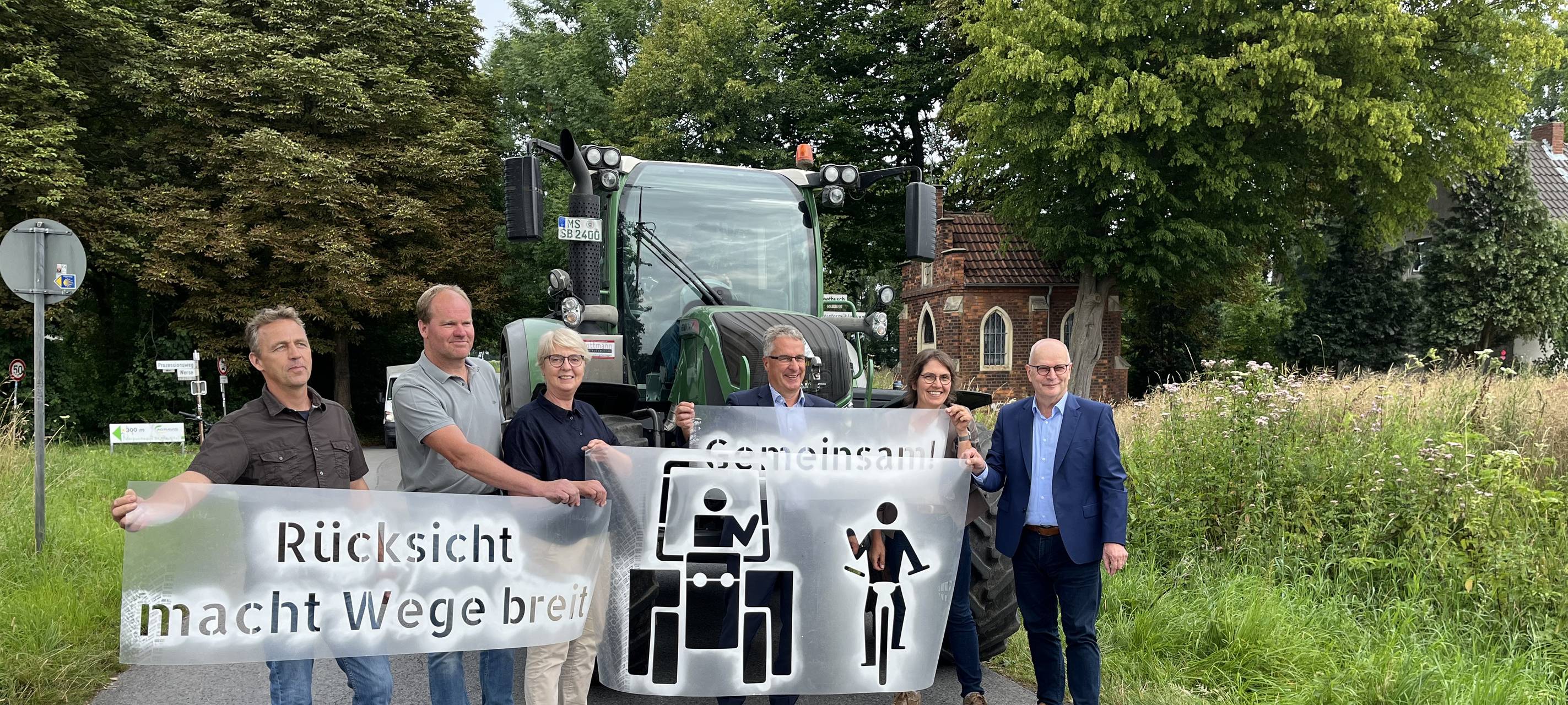 Aktion für Vorsicht auf Feld- und Landwirtschaftswegen