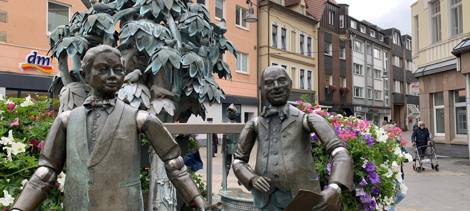 Iserlohn: Blumen im Stirnbergbrunnen