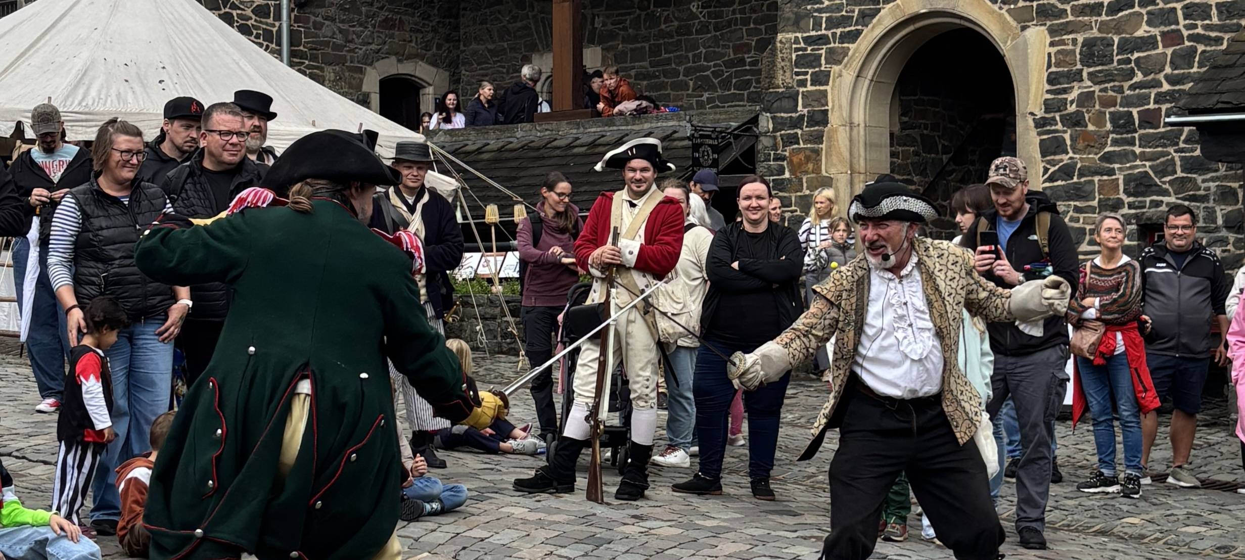 Piraten erobern die Burg Altena