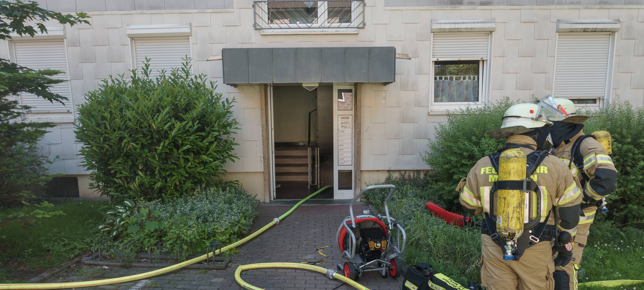 Kellerbrand in Menden sorgt für Großeinsatz