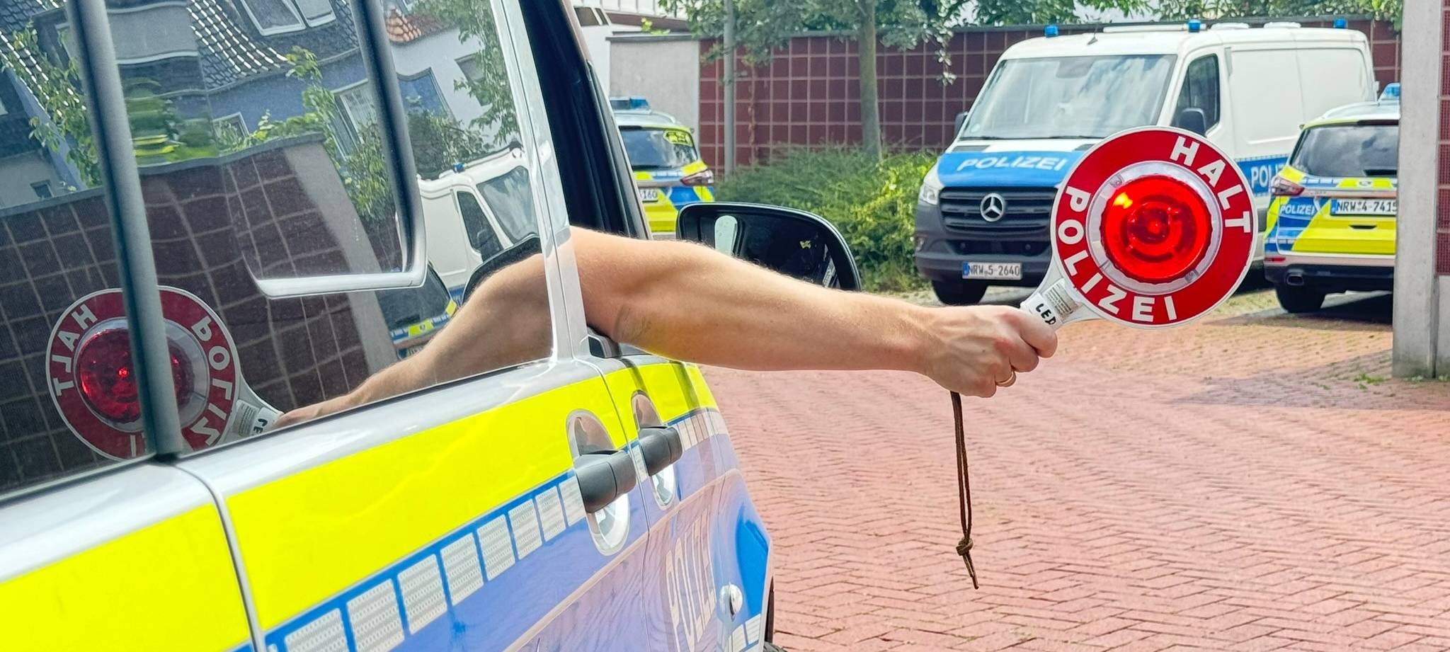 Menden: Verfolgungsfahrt endet mit Crash an Walburgiskirche
