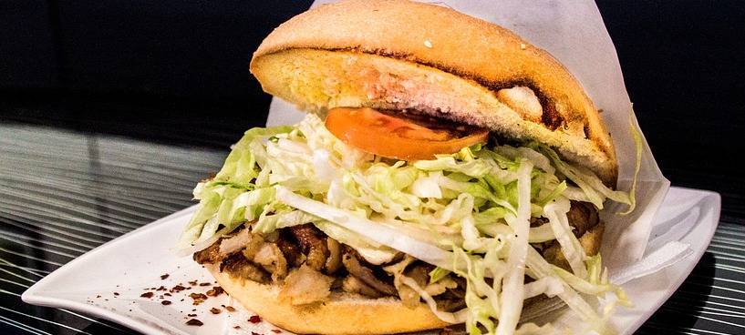 Mit der Tupperdose zum Essen holen im MK