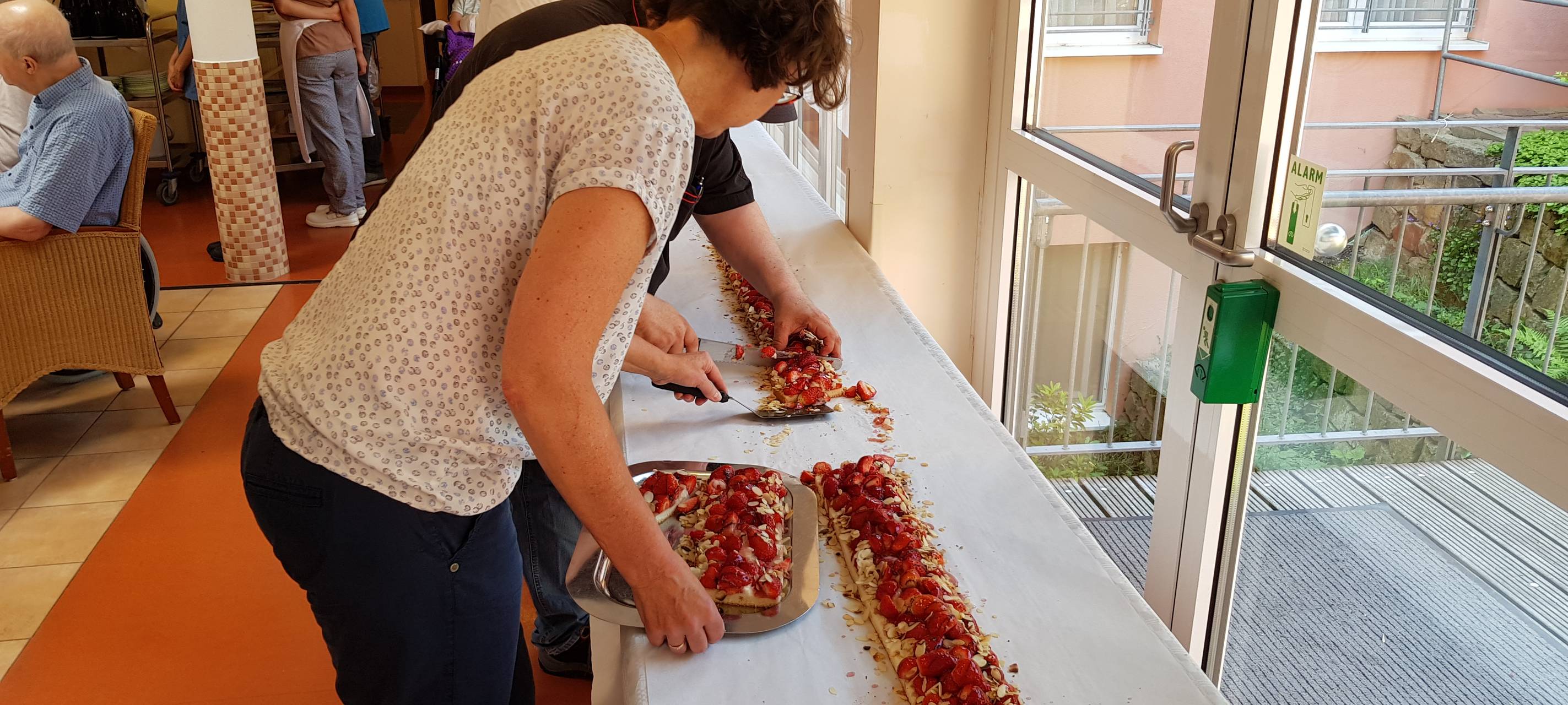 Längste Erdbeertorte im Märkischen Kreis