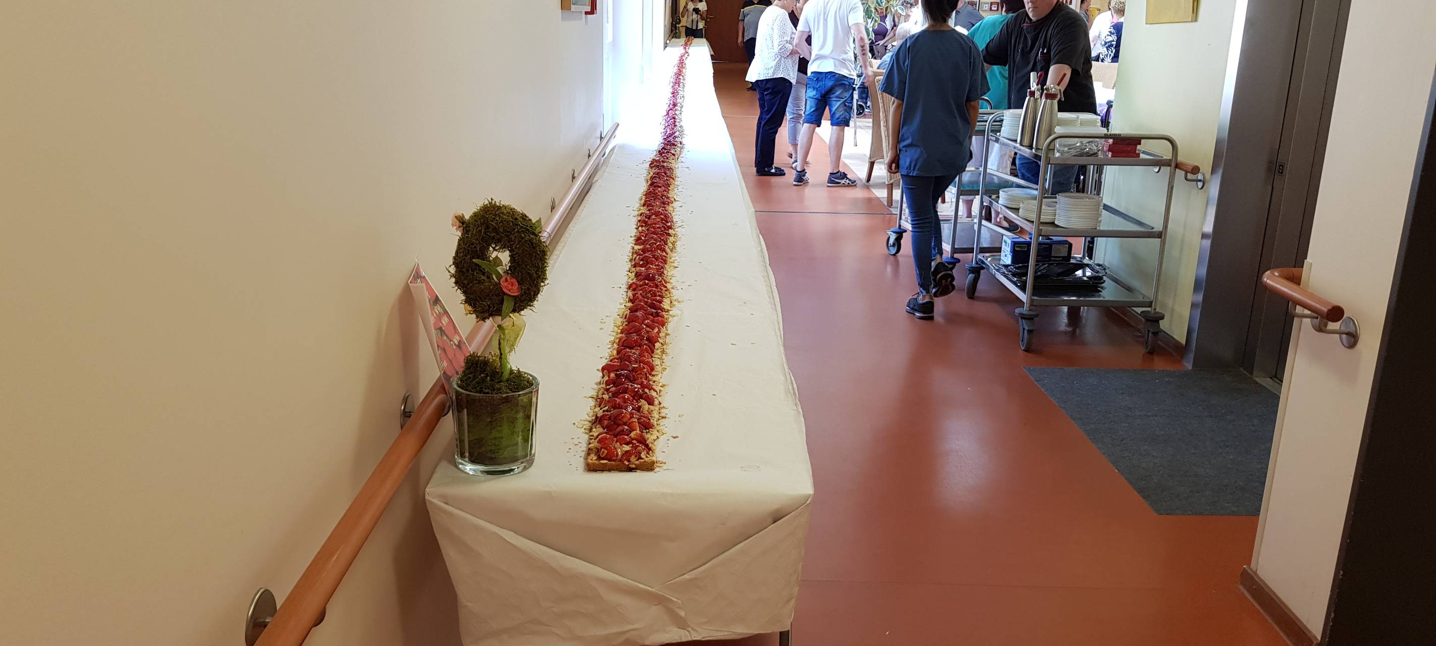 Längste Erdbeertorte im Märkischen Kreis