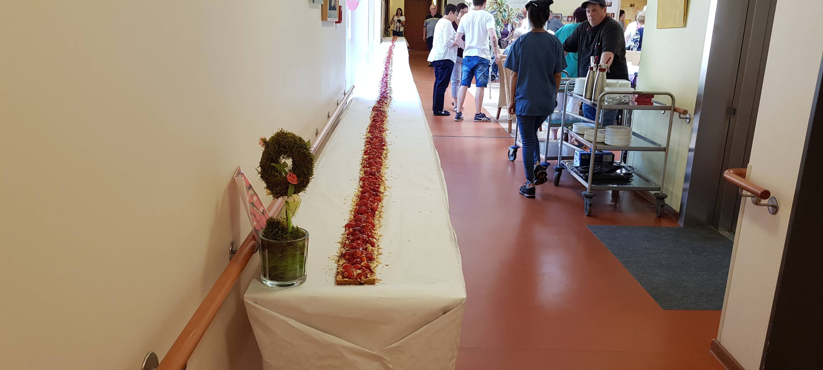 Längste Erdbeertorte im Märkischen Kreis