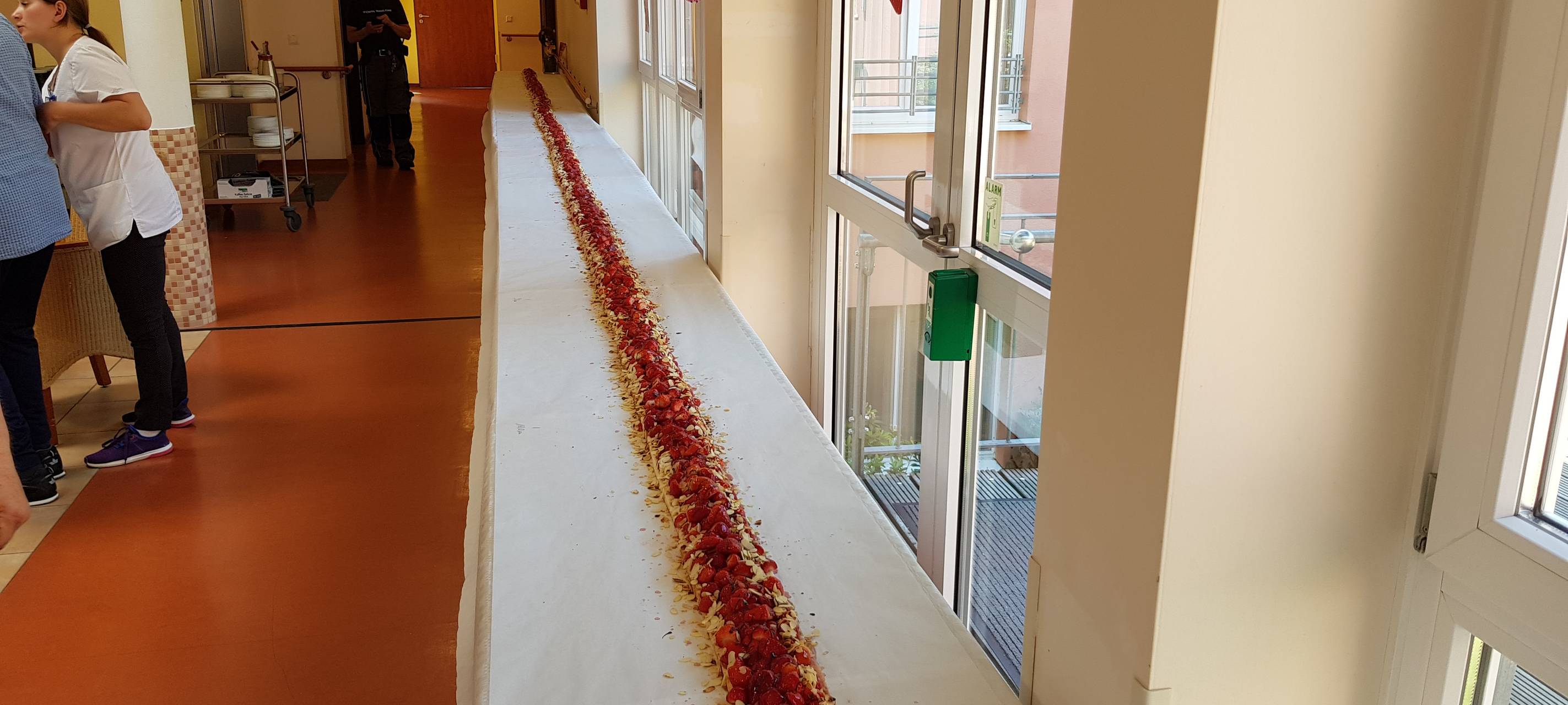 Längste Erdbeertorte im Märkischen Kreis