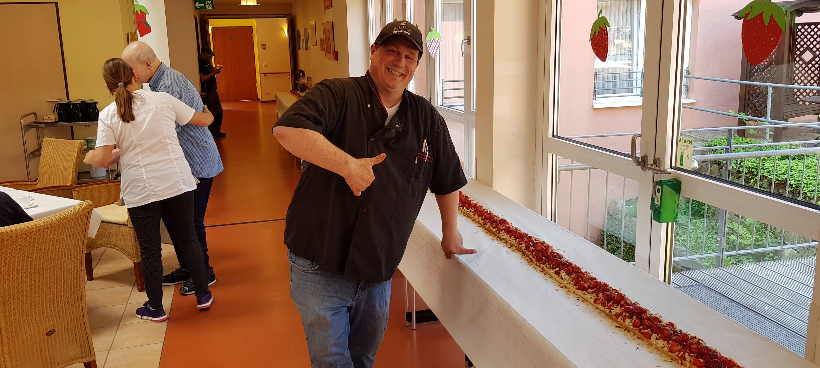 Längste Erdbeertorte im Märkischen Kreis