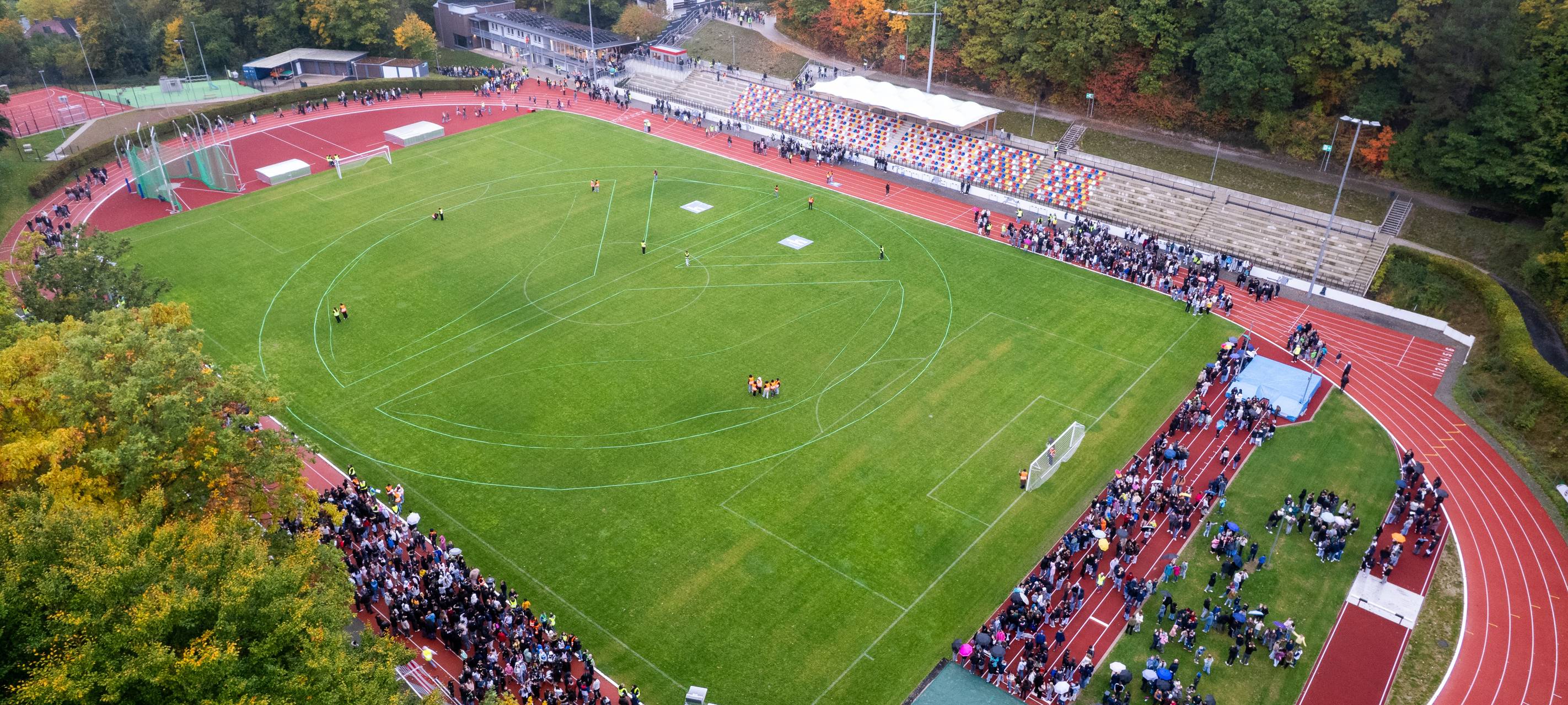 Weltrekord in Menden: Größtes Peace-Zeichen der Welt
